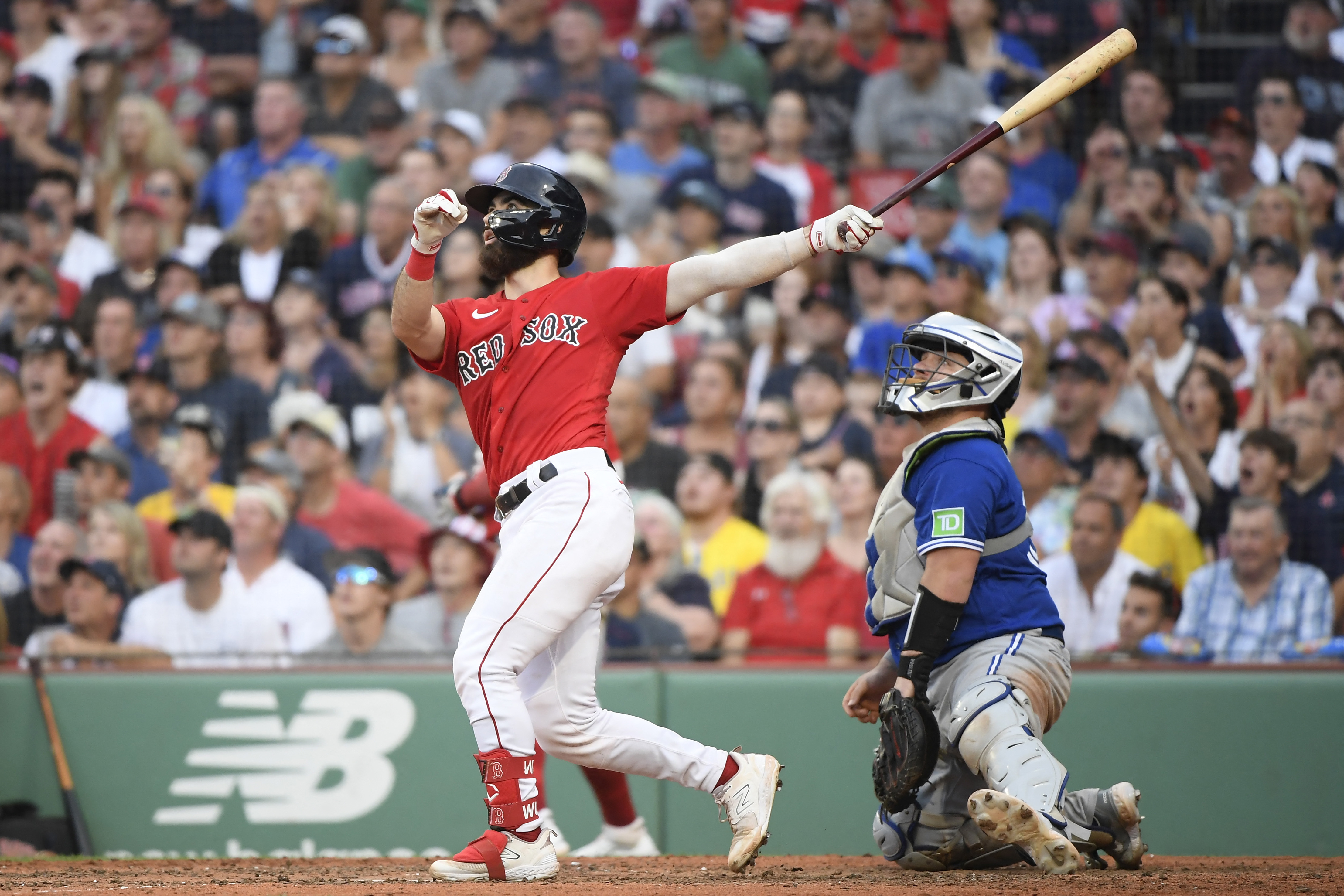 Brandon Belt helps Blue Jays nip Red Sox