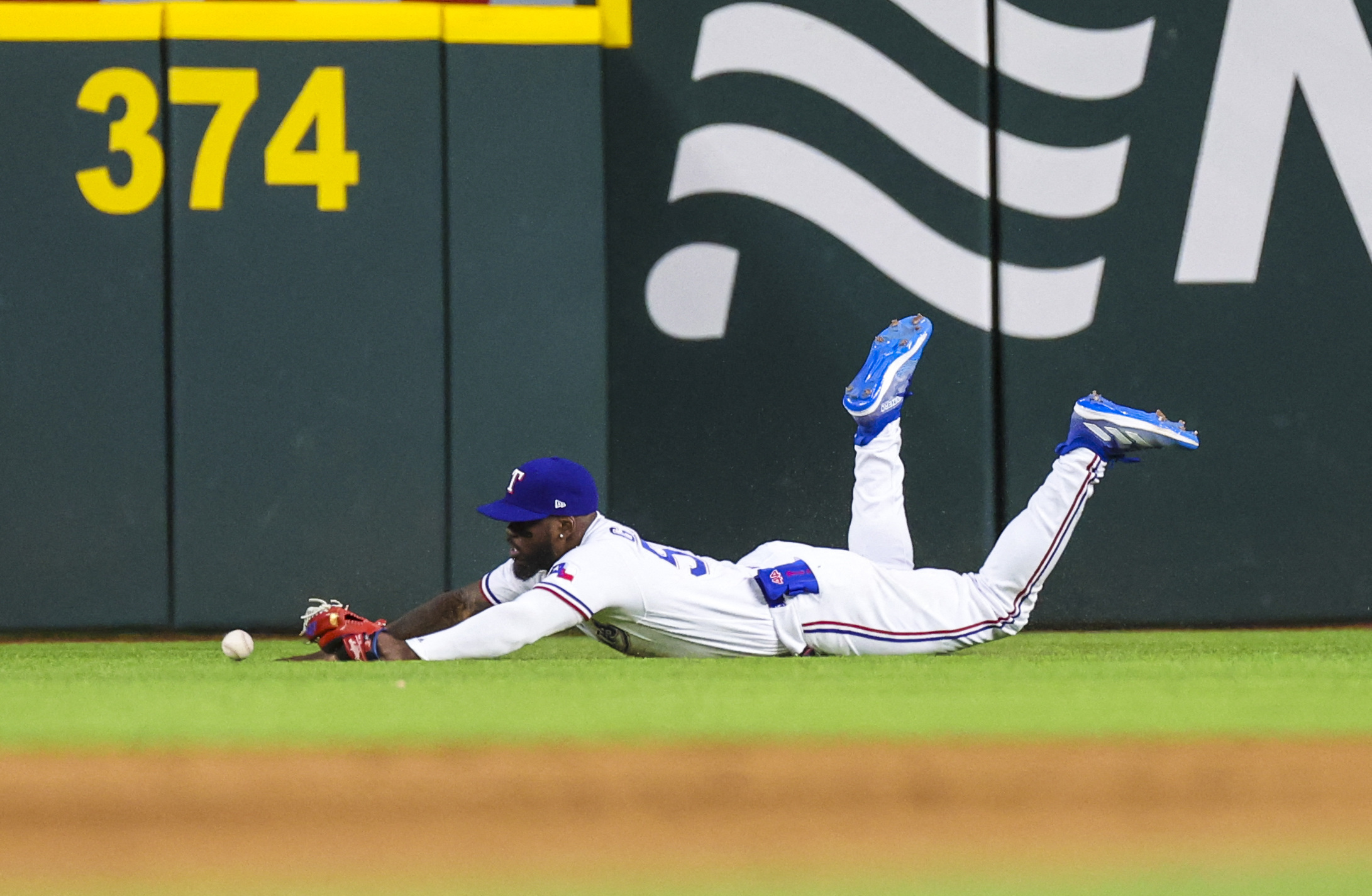 Vinnie's homer, walk-off blast lift Royals to 6-5 win over Rangers