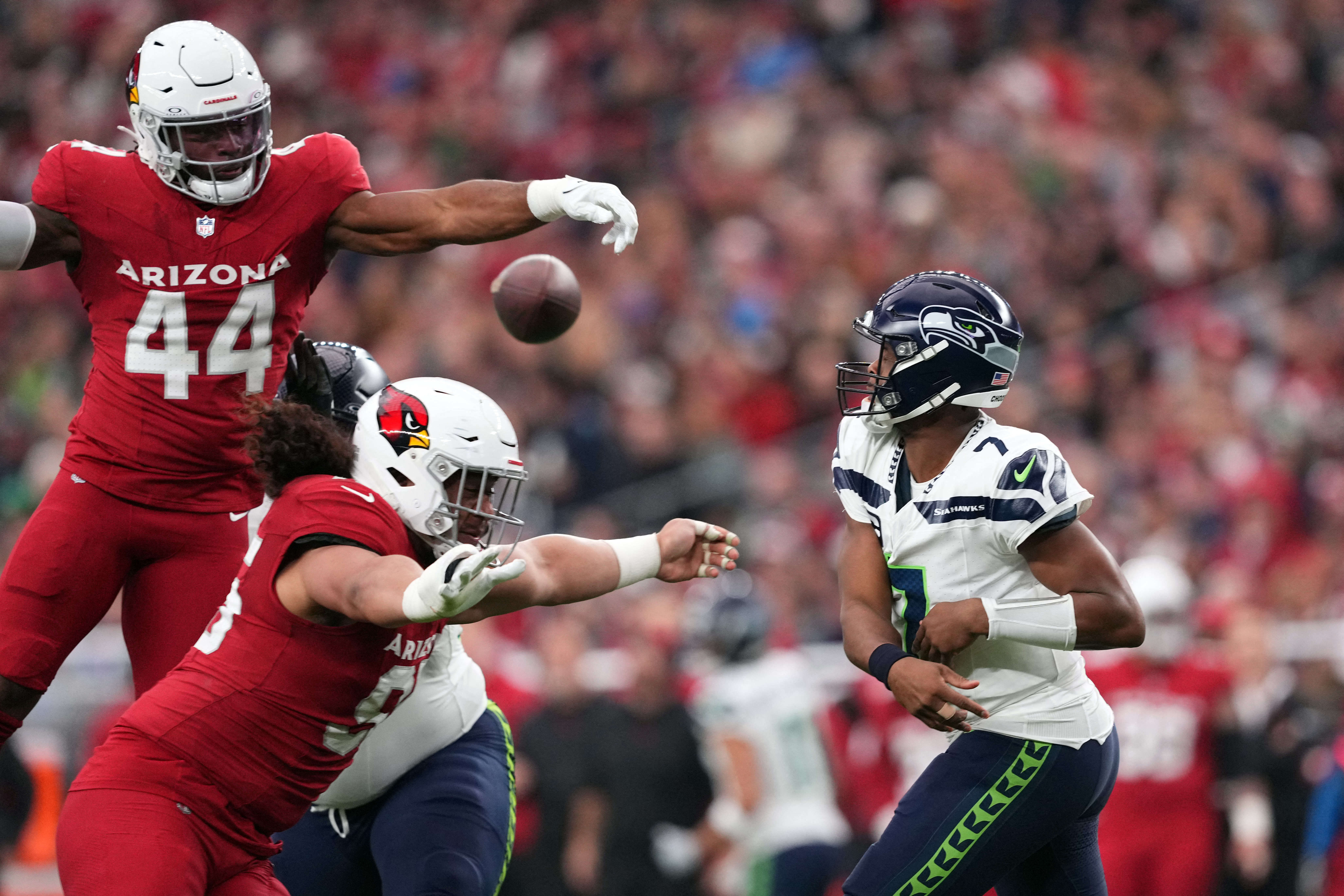 Seahawks edge Cardinals but miss playoffs