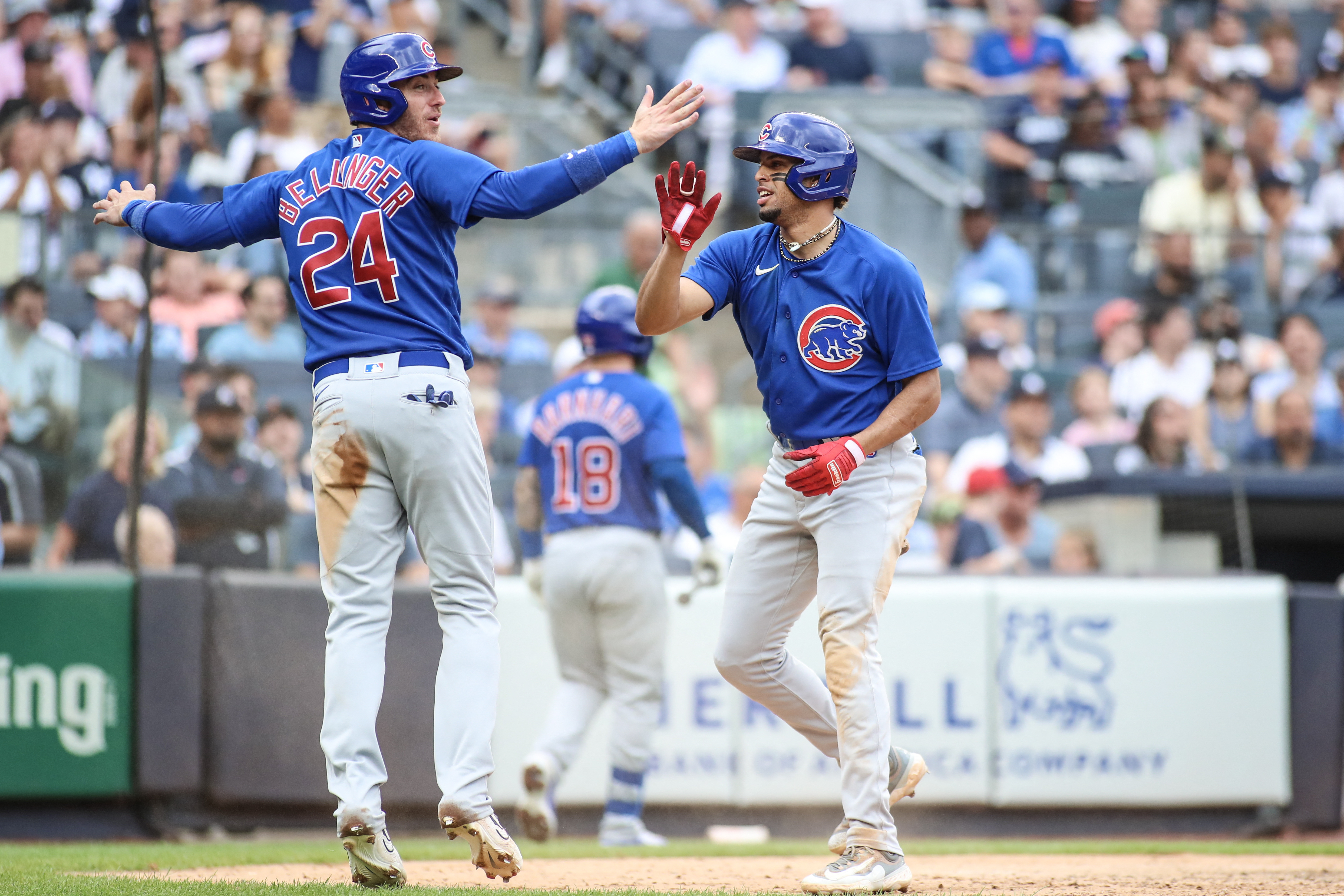 Cubs pile up runs late, take series from Yankees