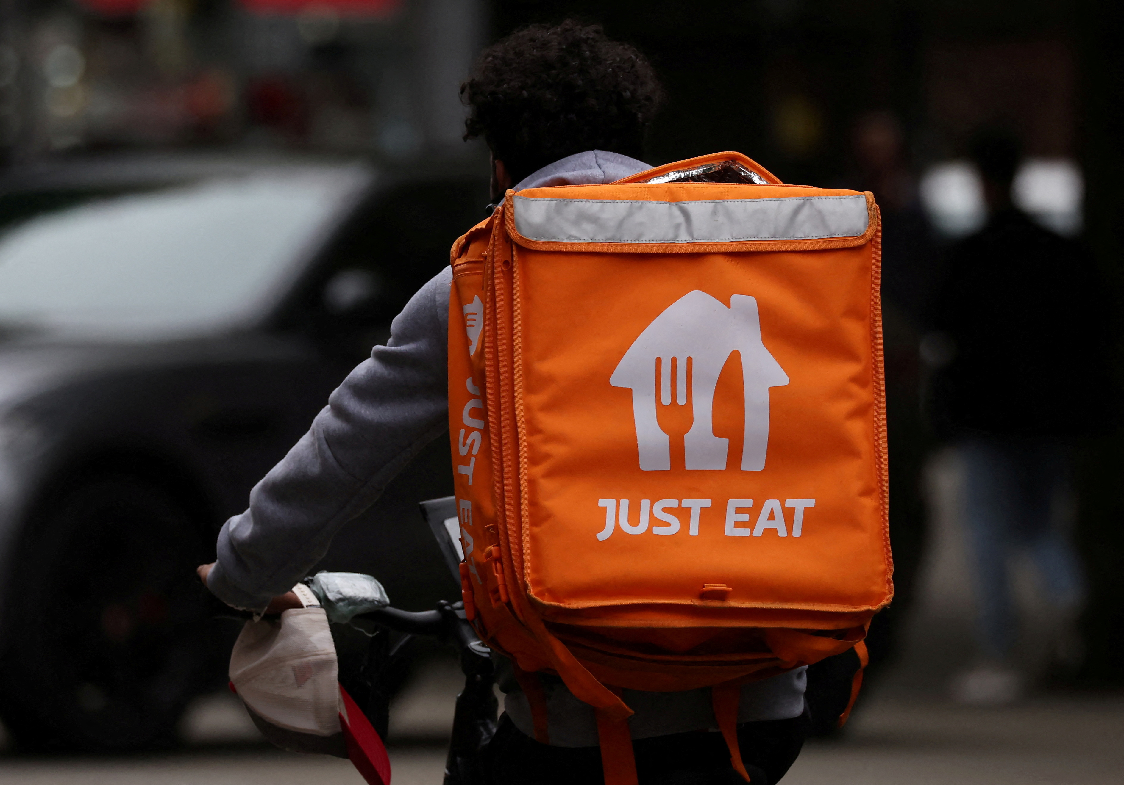 Just Eat partners with Rokt for AI-enhanced advertising on its ...