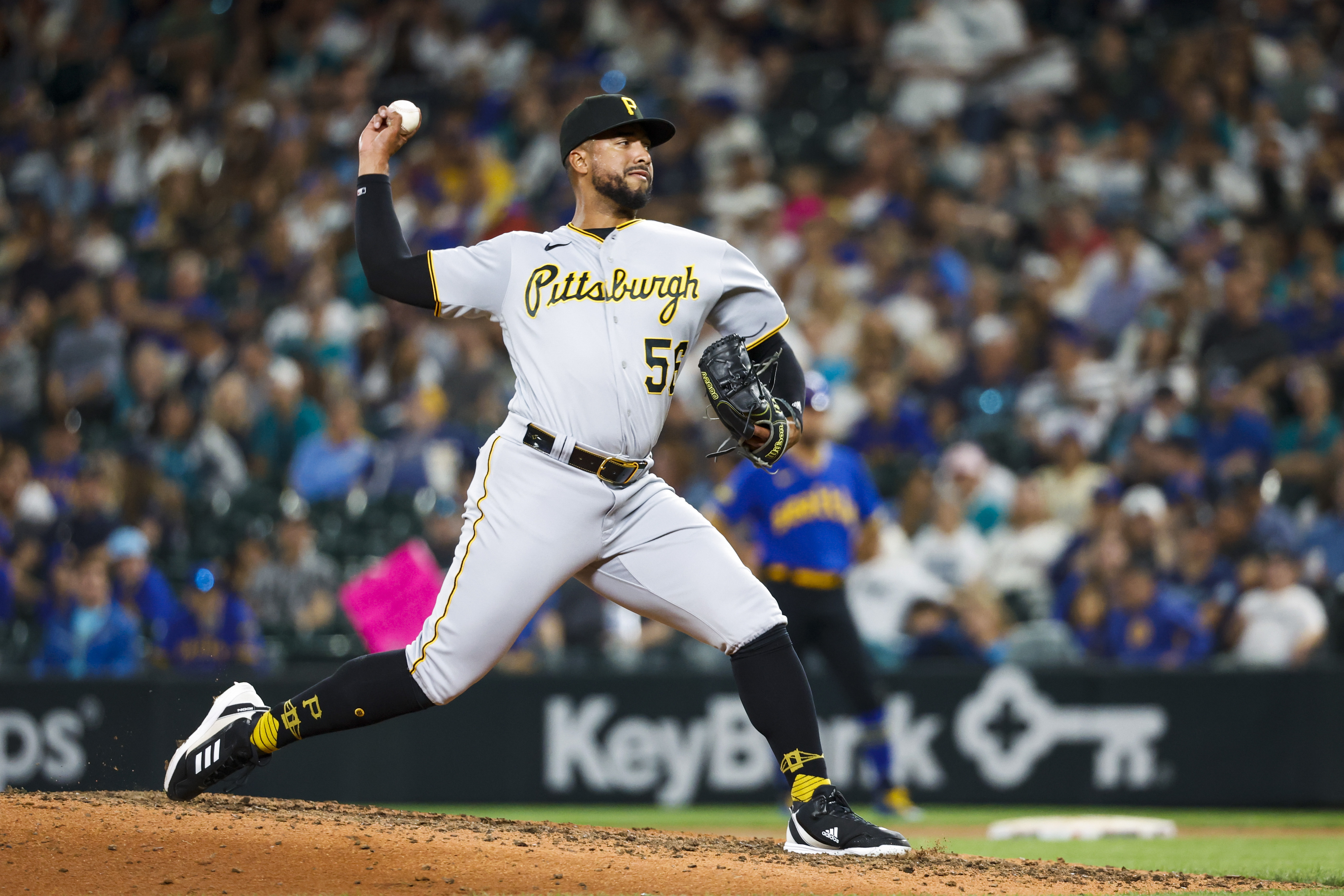 Pirates play home-run derby in blasting Mariners