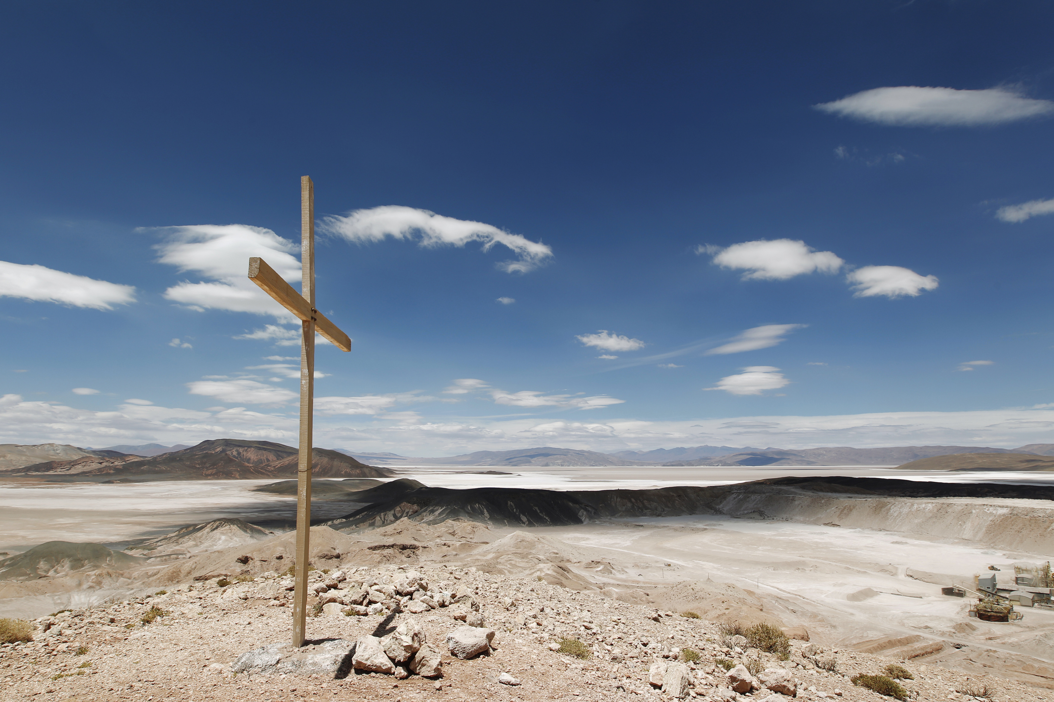 An overview of the Salar del Hombre Muerto in Salta Province