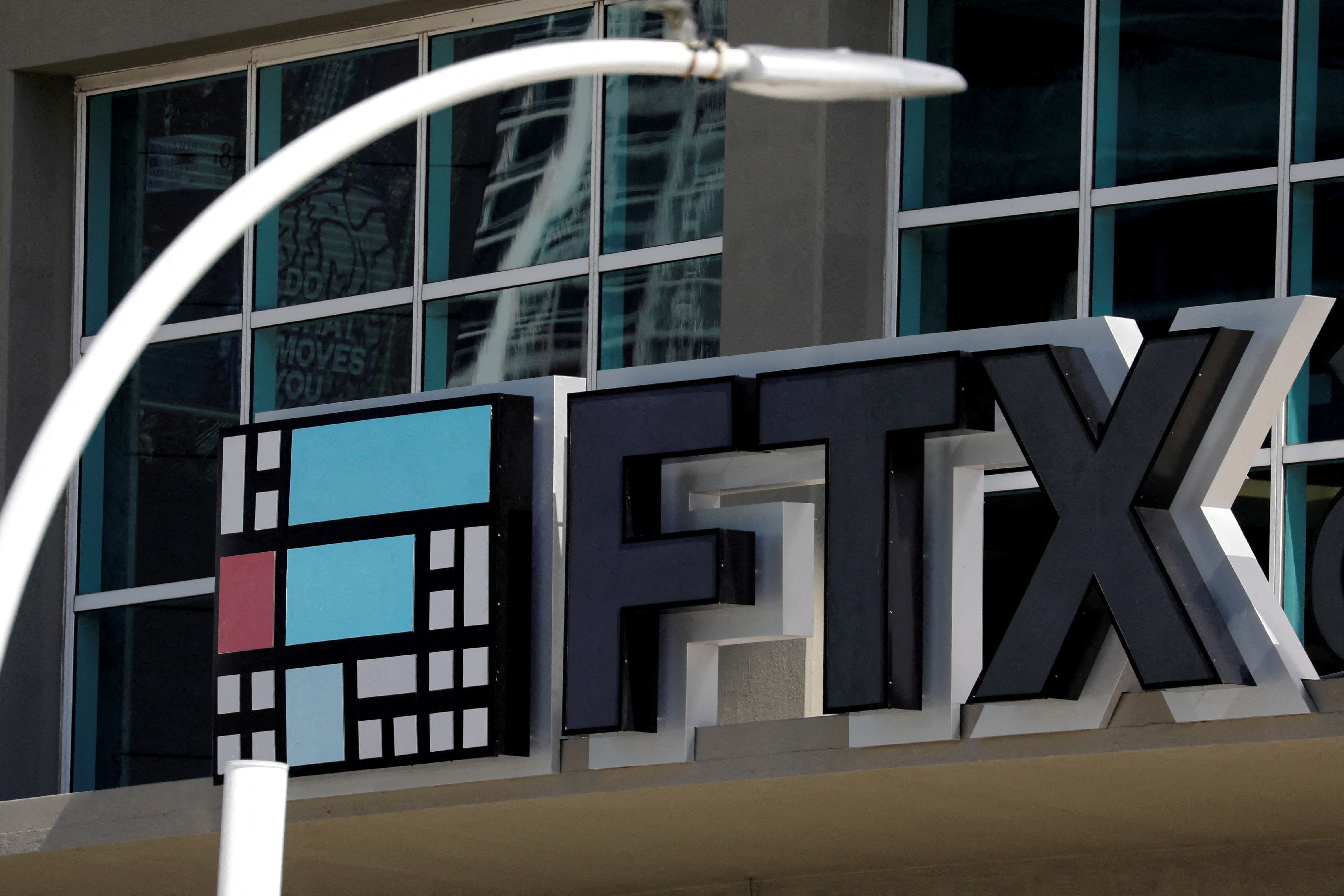 FTX stories $415 mln in hacked crypto, Bankman-Fried says FTX US is solvent