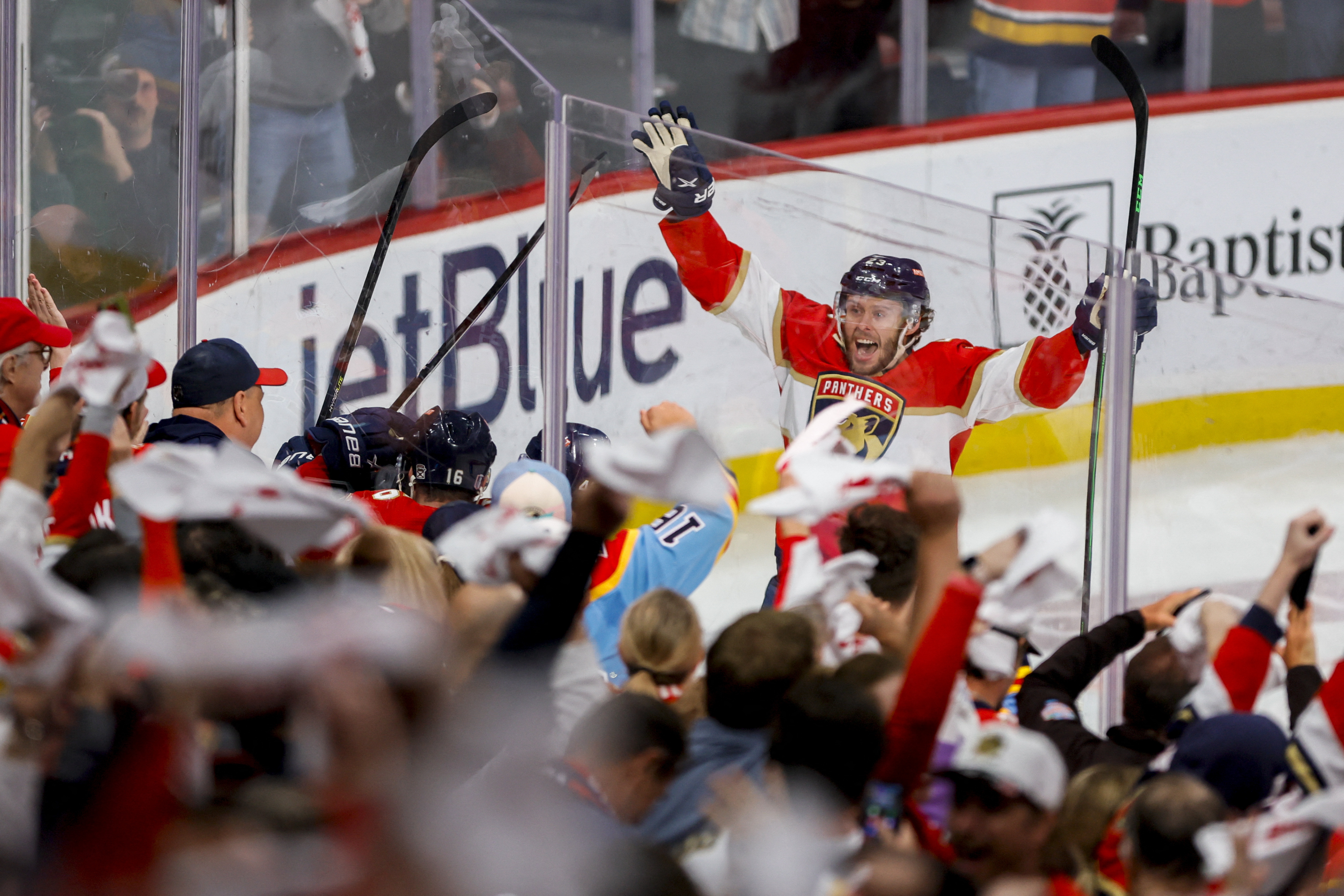 Last-minute goal by Tkachuk stuns Caps for Panthers' sixth straight win;  1-0-1 finish guarantees playoffs – Sun Sentinel