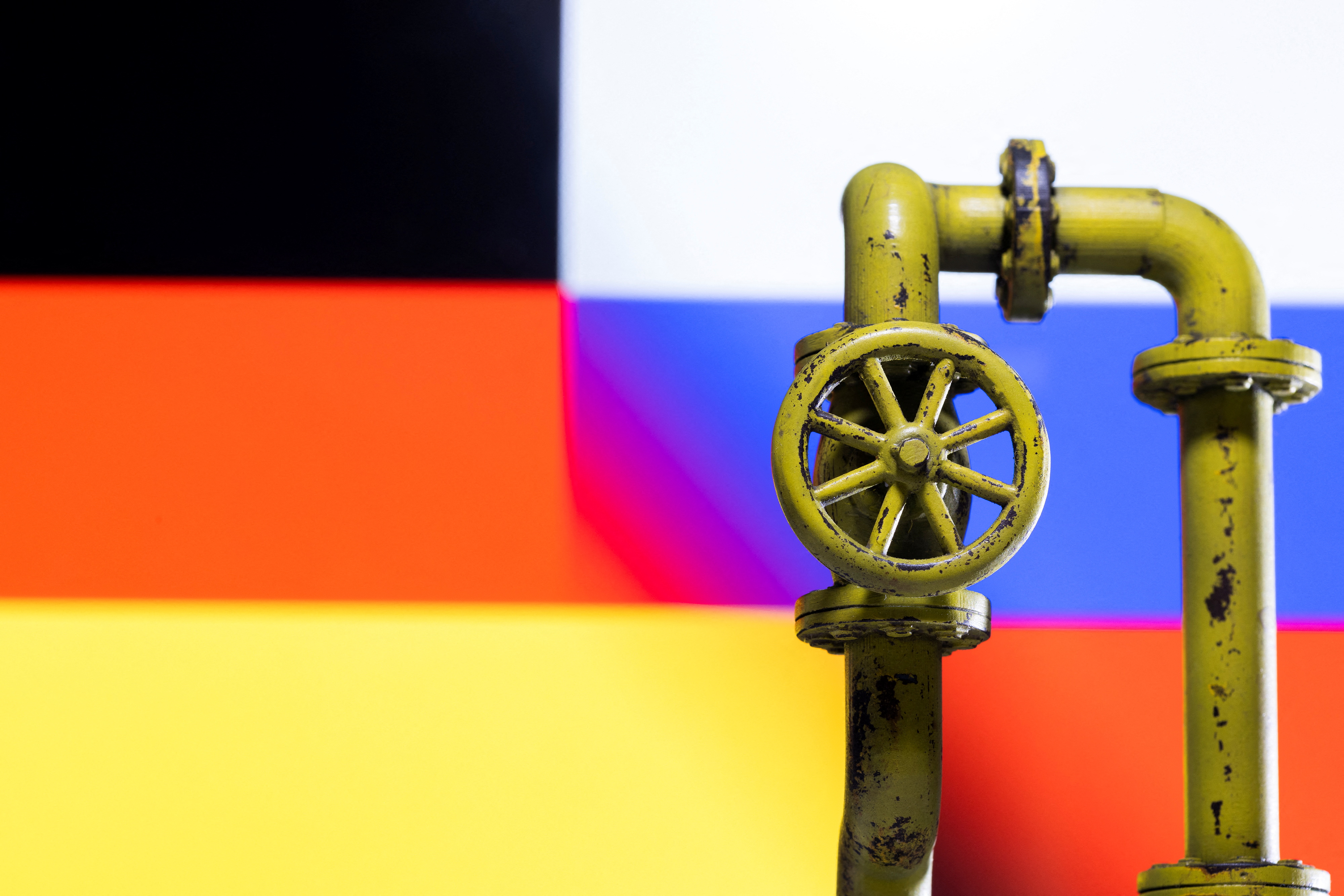 Illustration shows natural gas pipeline, German and Russian flag colours