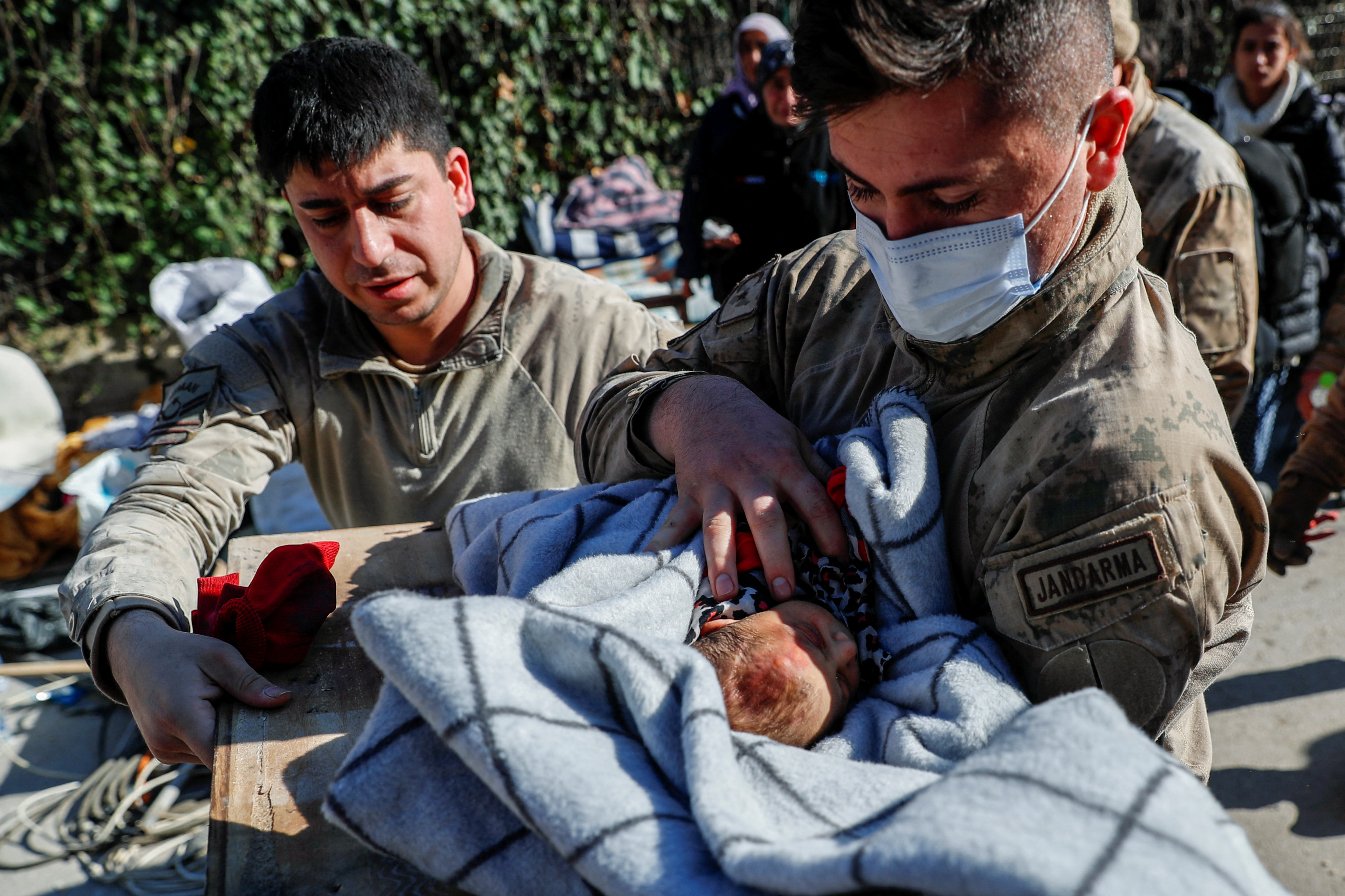 Air Force medic helps deliver wife's baby