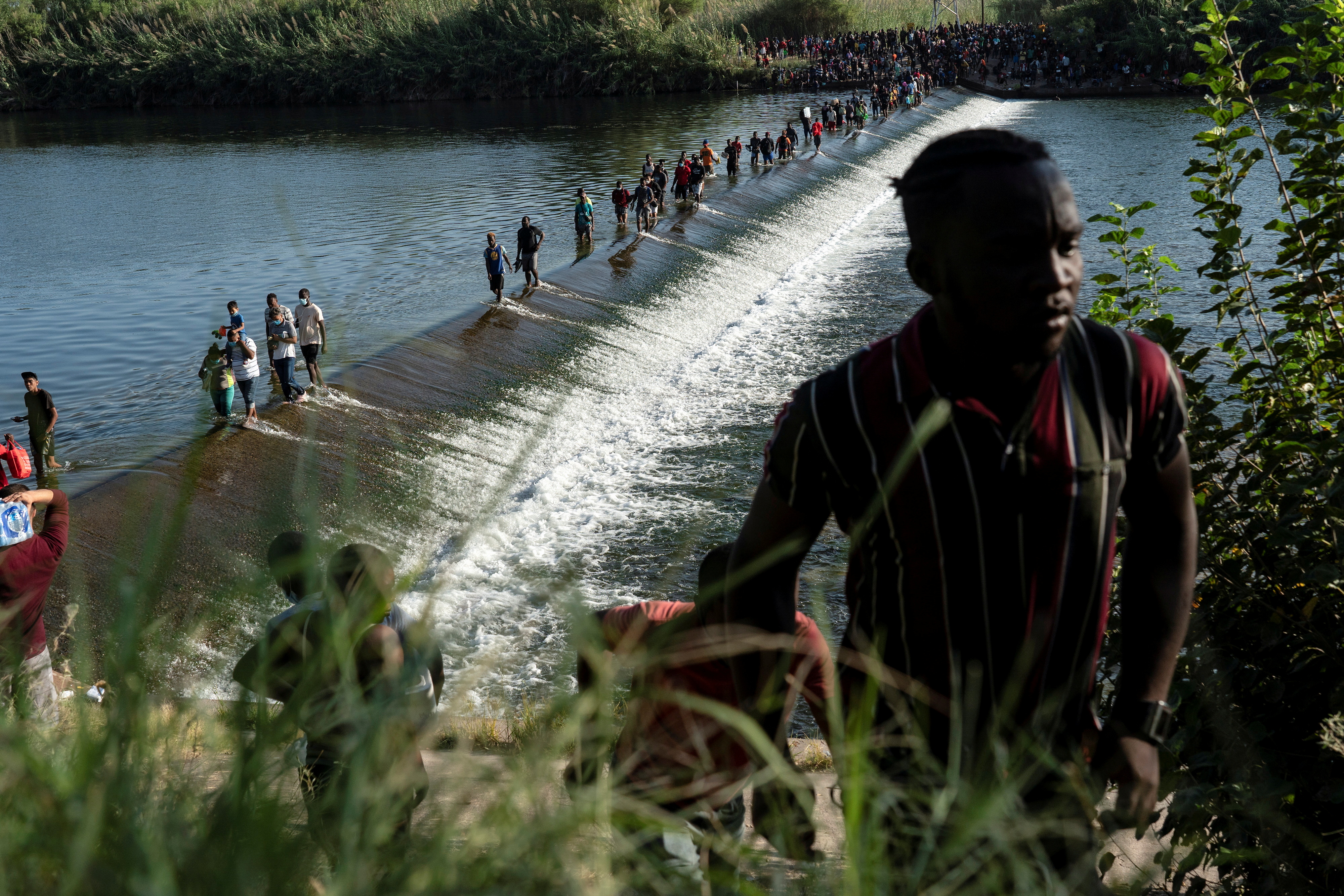 Over 10 000 Mostly Haitian Migrants Sleeping Under Texas Bridge More Expected Reuters