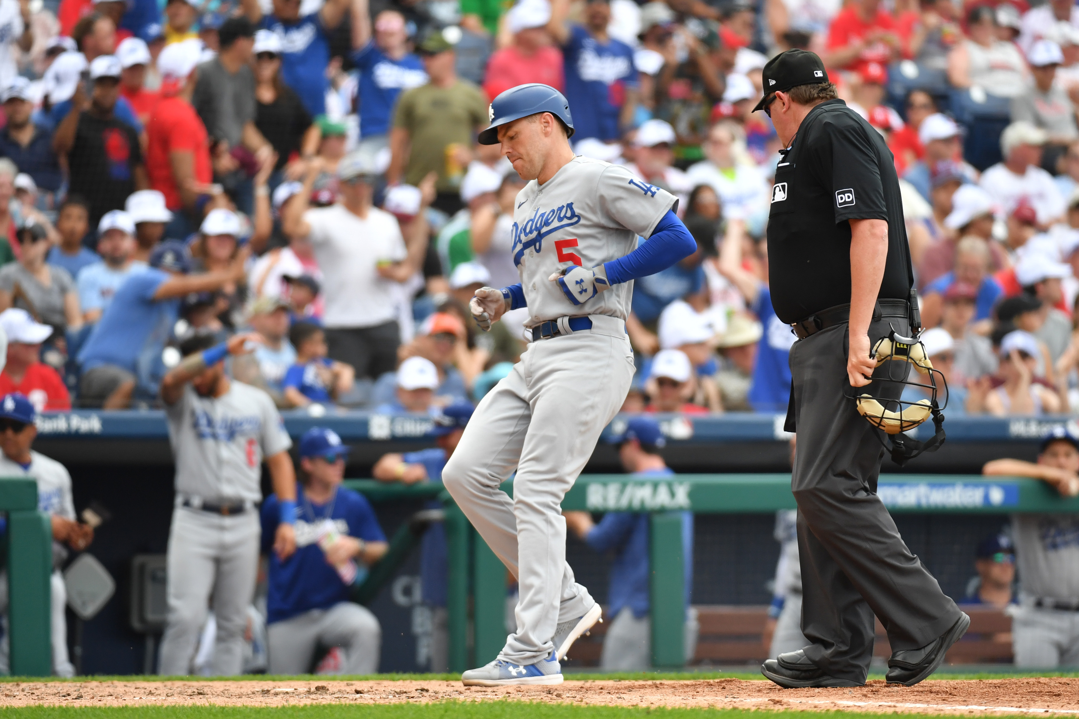 Castellanos' homer helps Phillies to series win over Dodgers