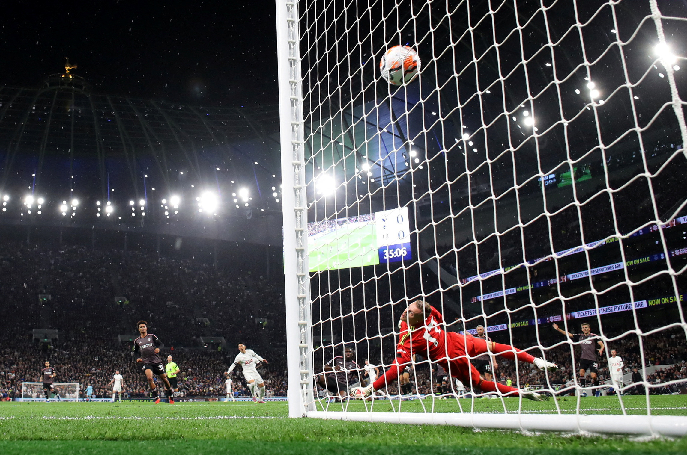 Tottenham 2 Fulham 1 LIVE SCORE: Conte's men hang on late to claim vital  three points at Spurs Stadium - latest updates