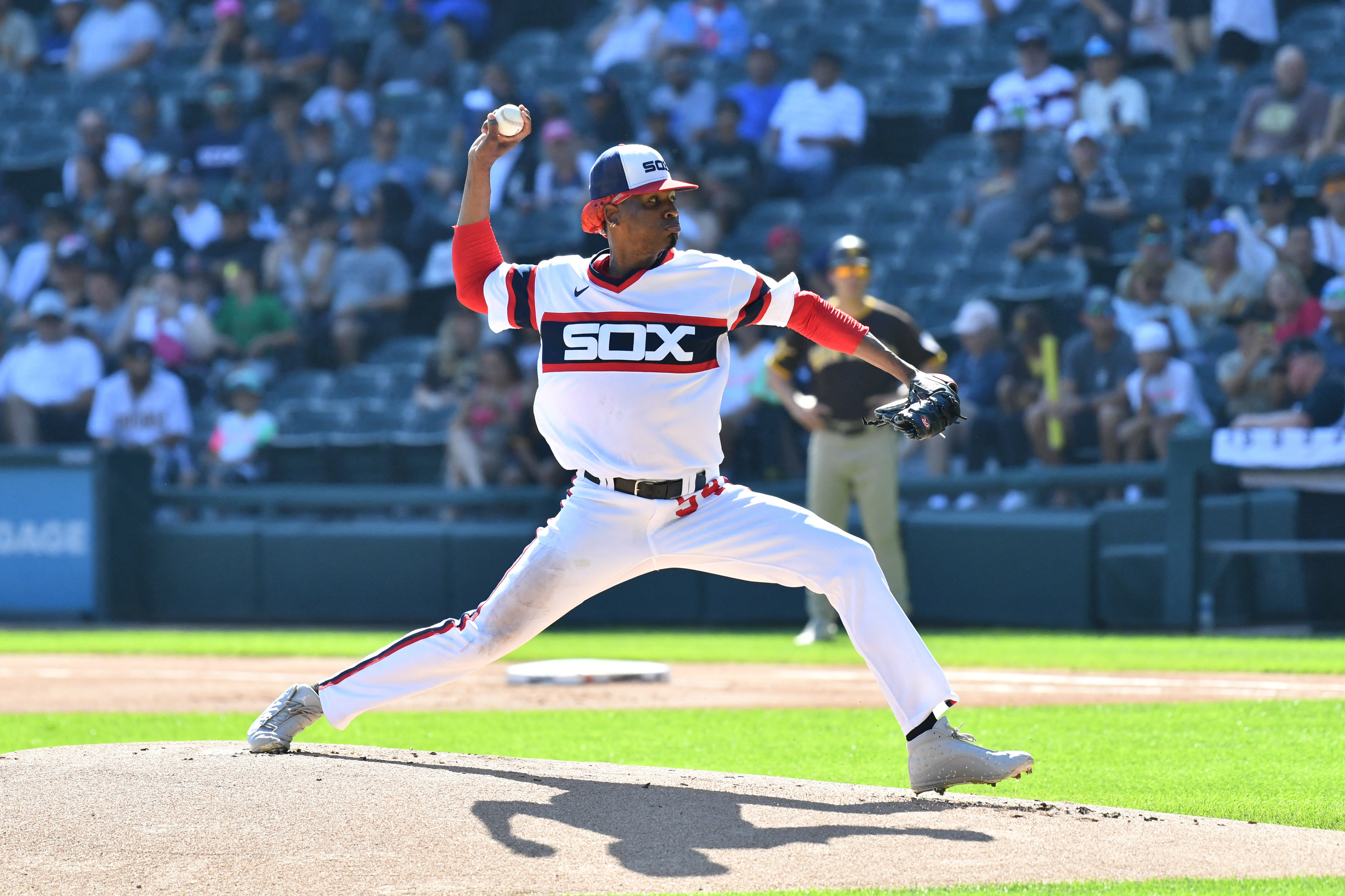 Padres edge White Sox in 11, end with 5 straight wins