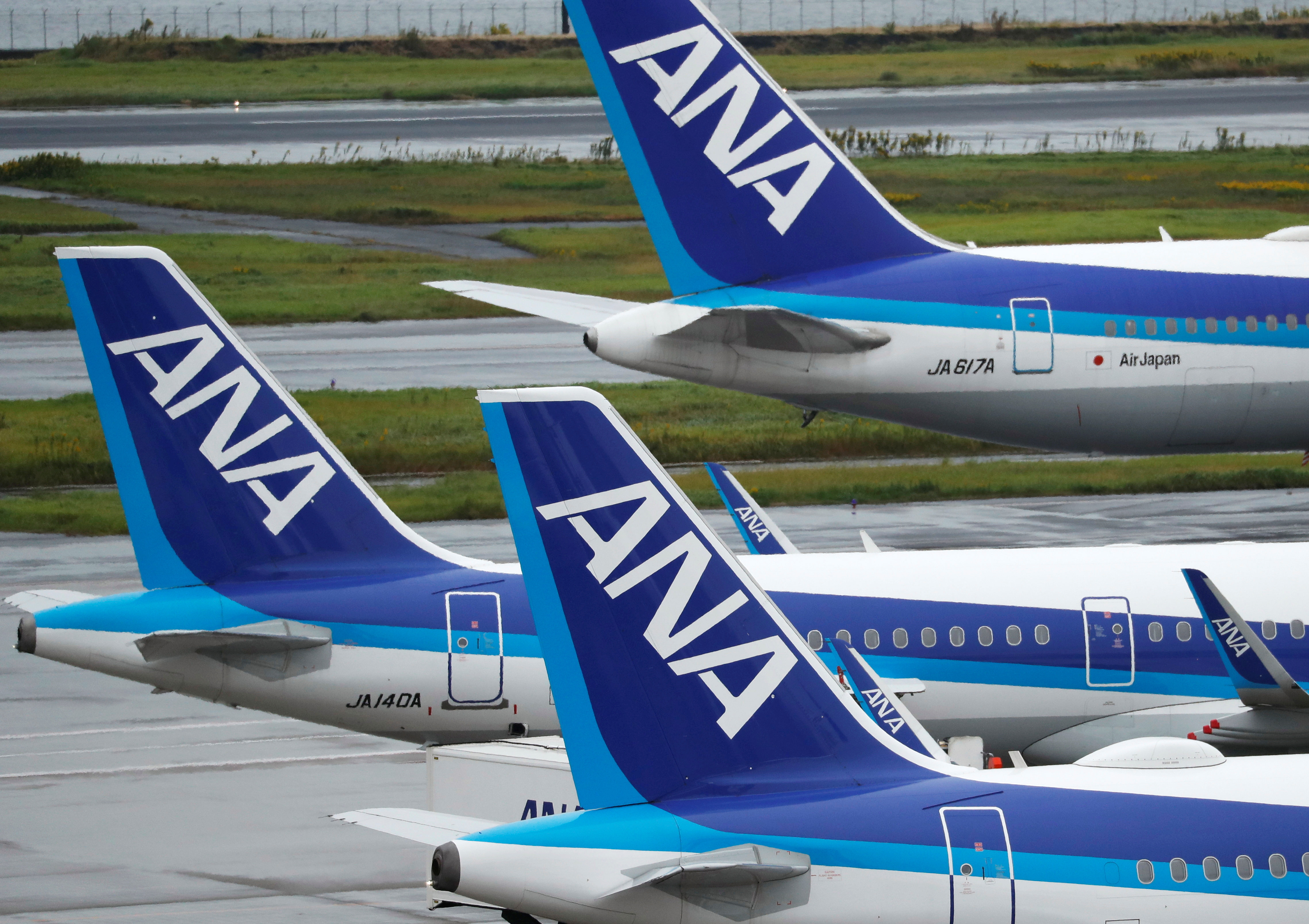 入手困難  ANA全日空   航空機の機体を使用したパスケース  縦型 入手困難 ANA全日空 航空機の機体を使用したパスケース 縦型