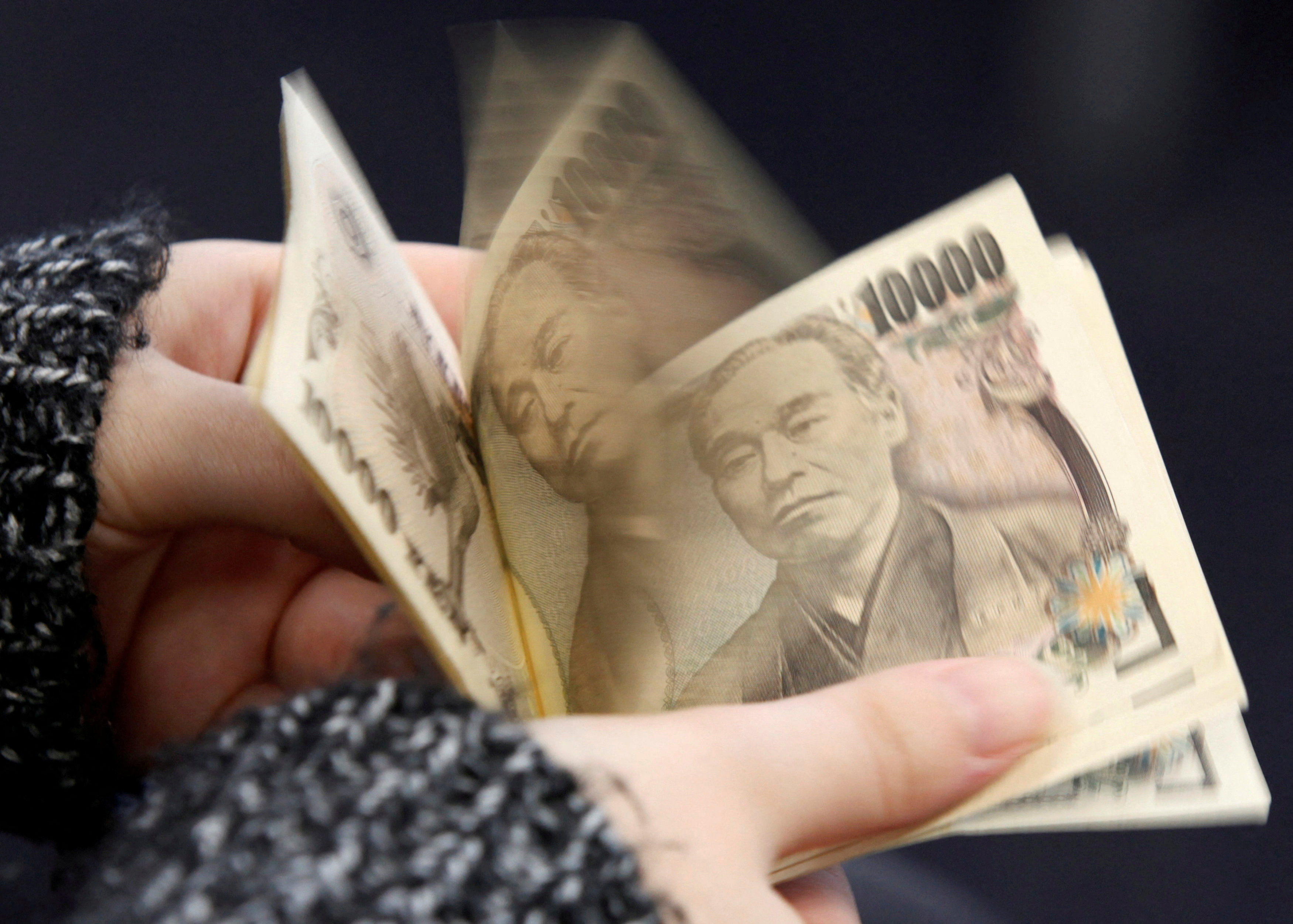 explainer-what-would-japanese-intervention-to-boost-the-weak-yen-look