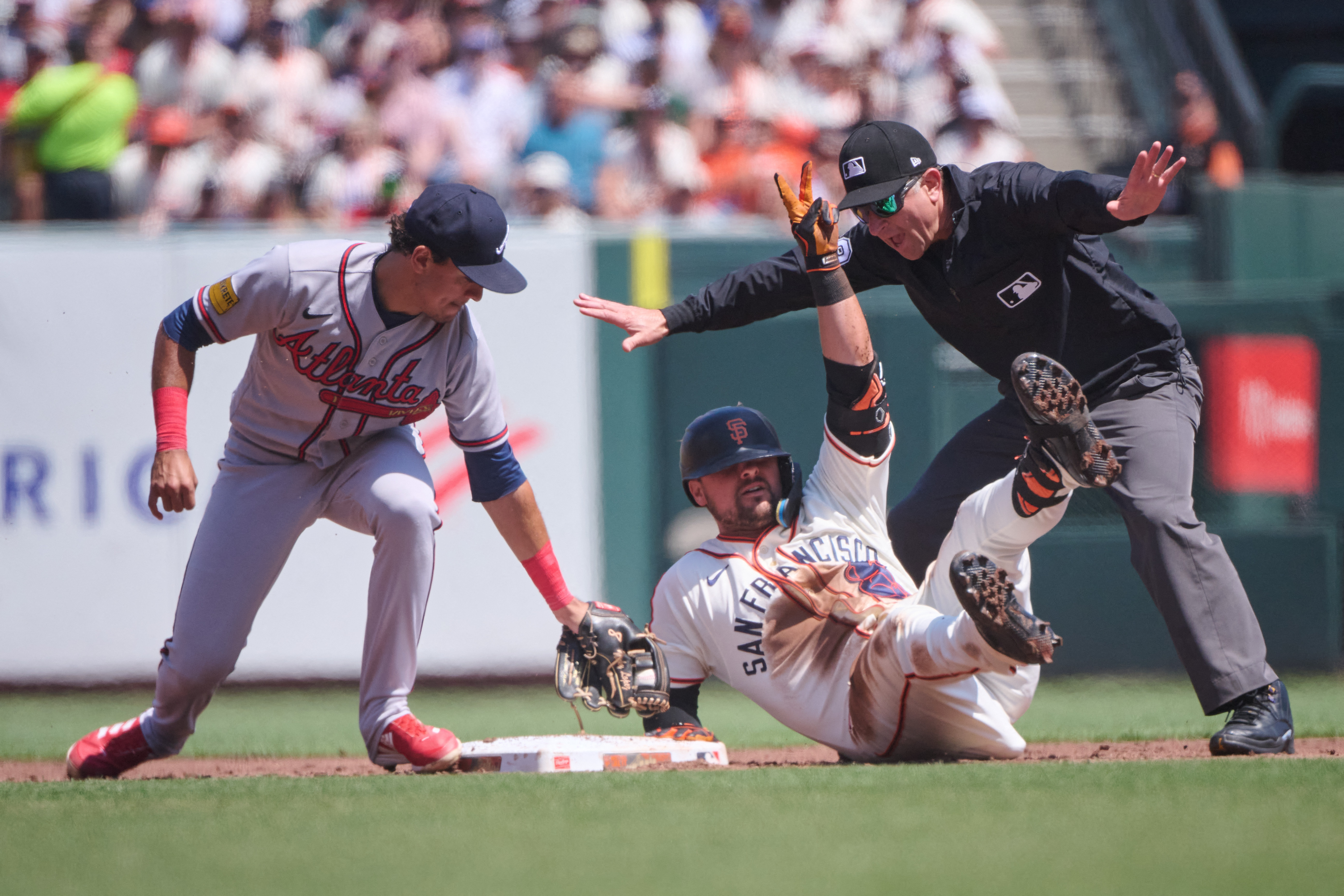 Braves beat Giants 7-3