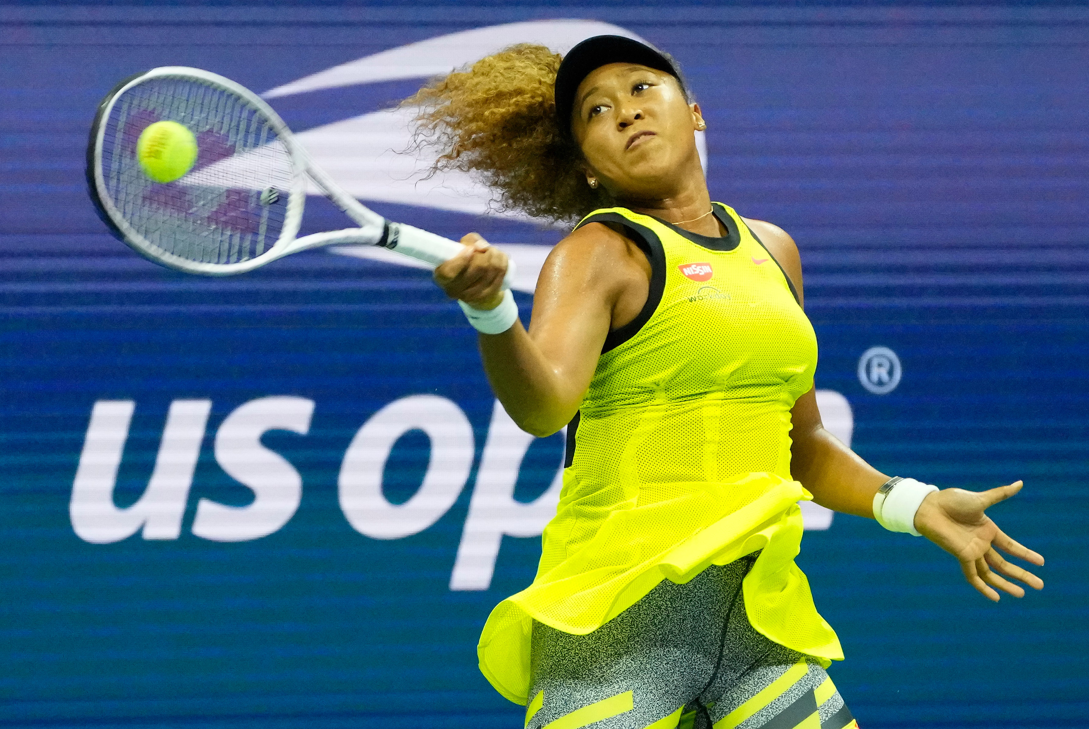 Osaka the entertainer kicks off US Open title defence with straight
