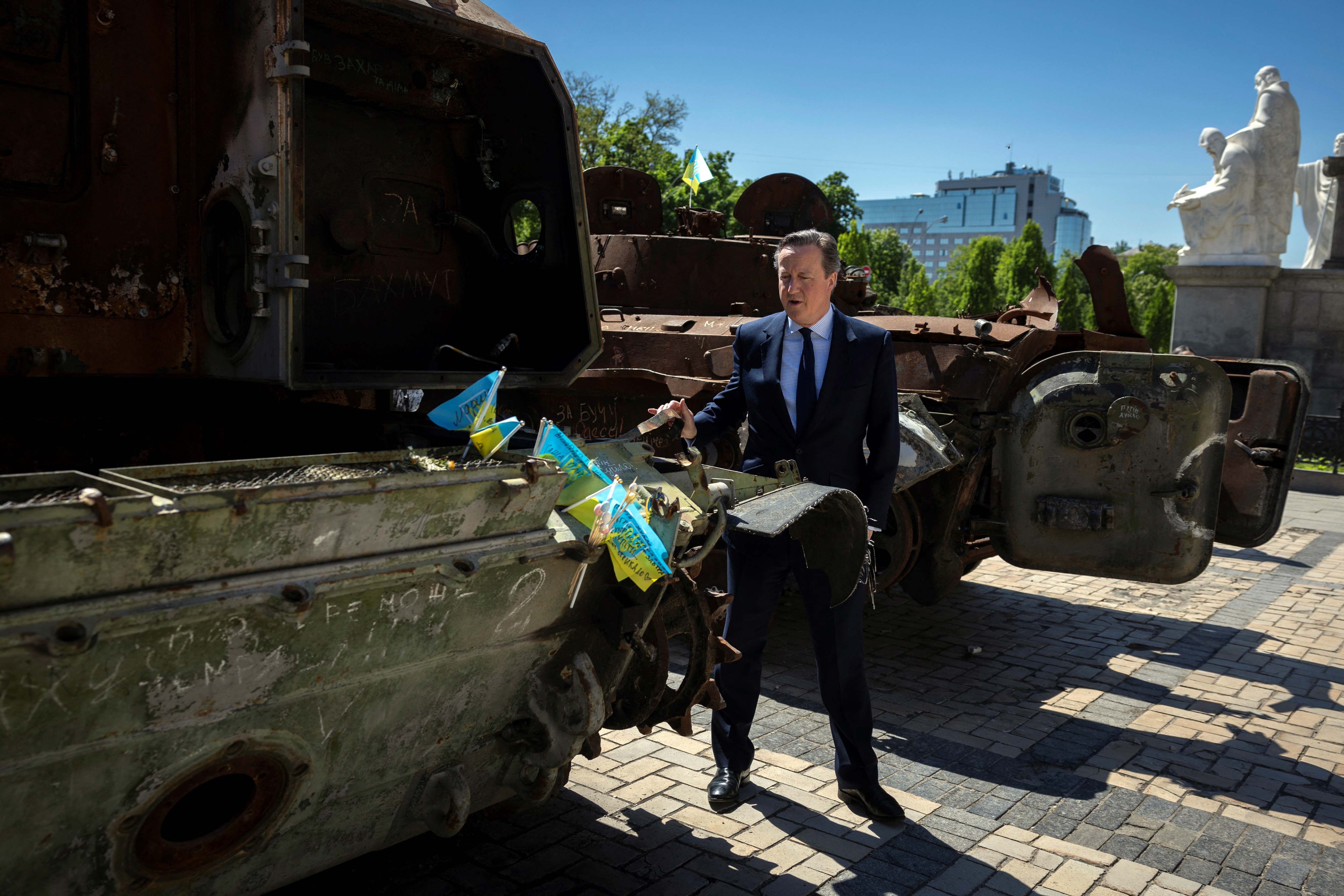 英外相、ウクライナ訪問　「必要な限り」支援継続を確約