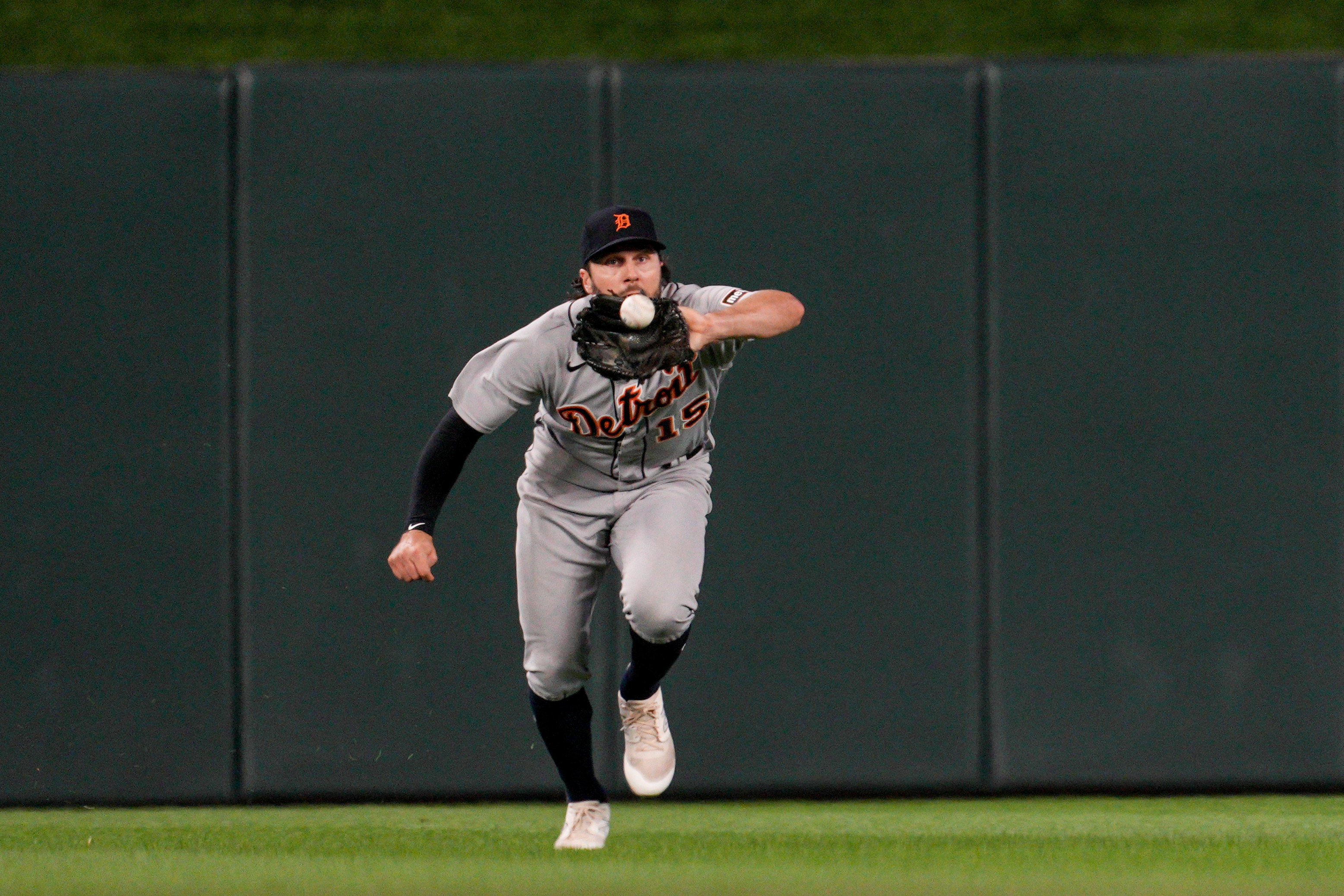 Tigers go deep 3 times in 7-1 blowout win over Twins