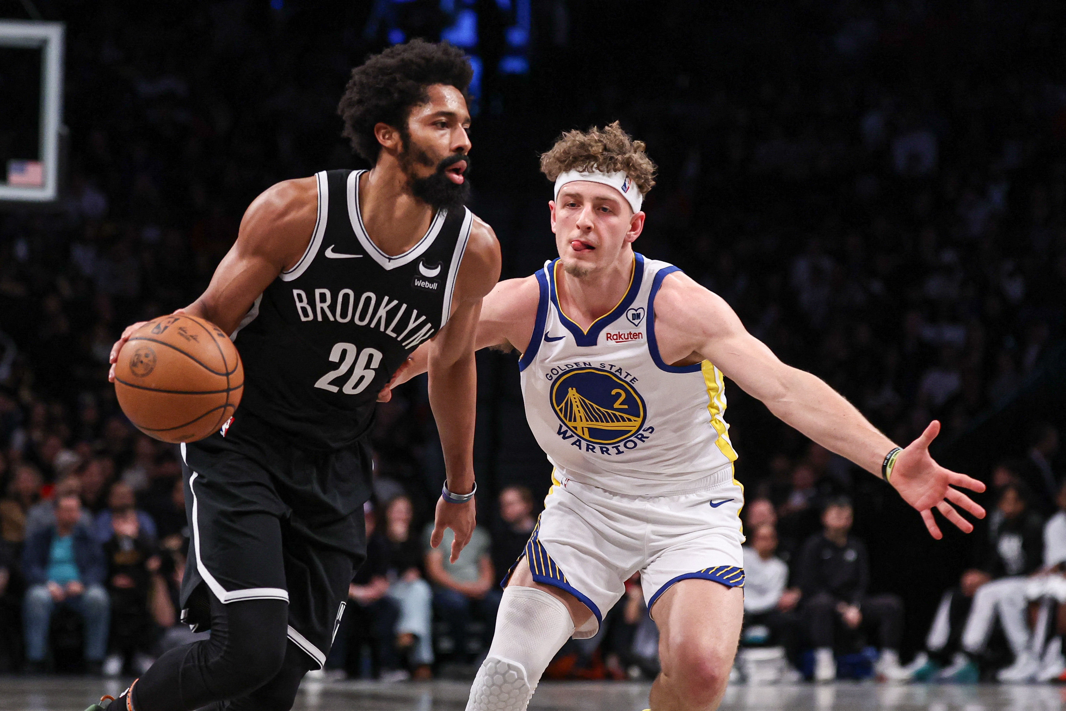 Stephen Curry, Warriors pull away for win over Nets