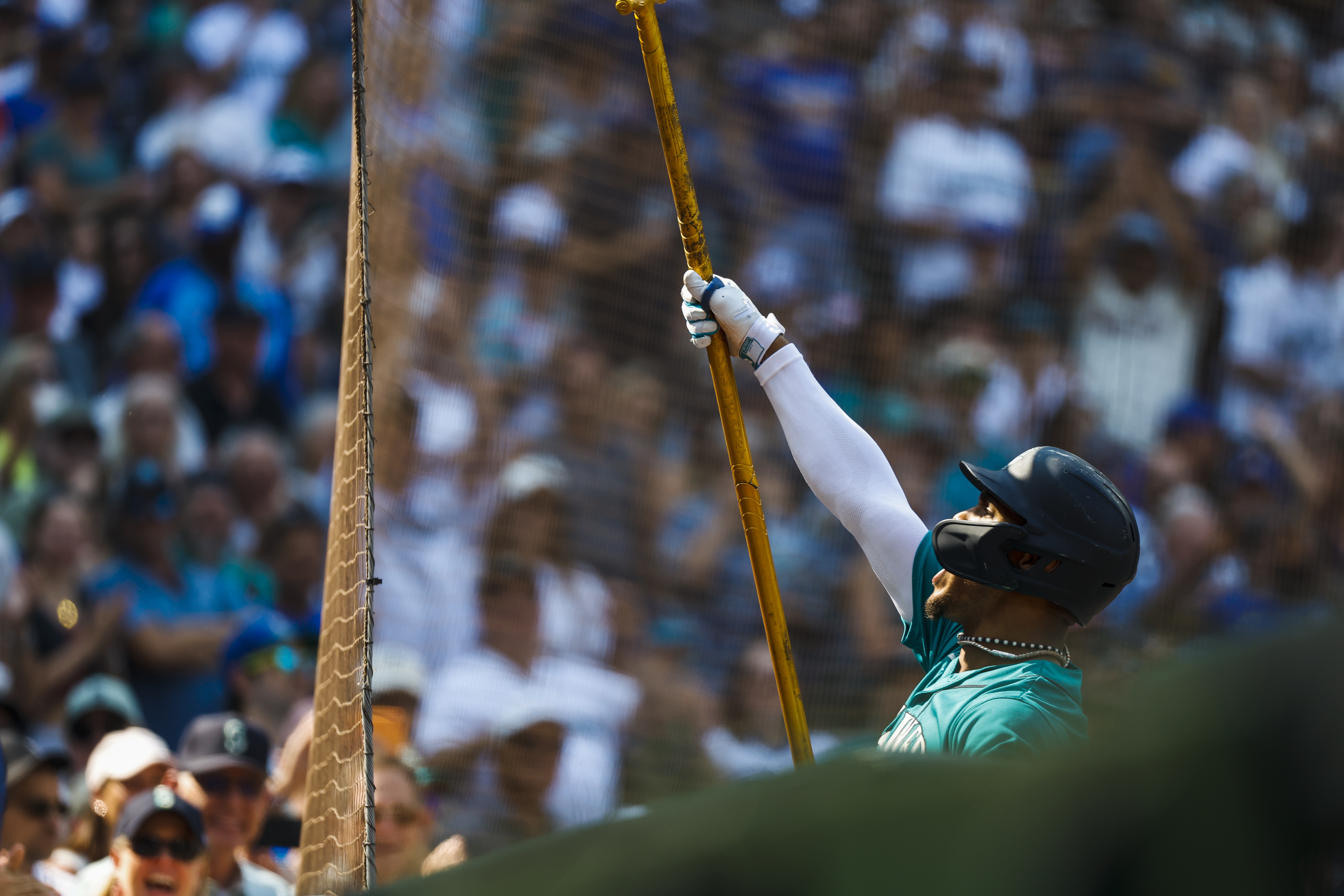 Teoscar Hernández homers twice to lead Mariners over Royals 15-2 - Newsday