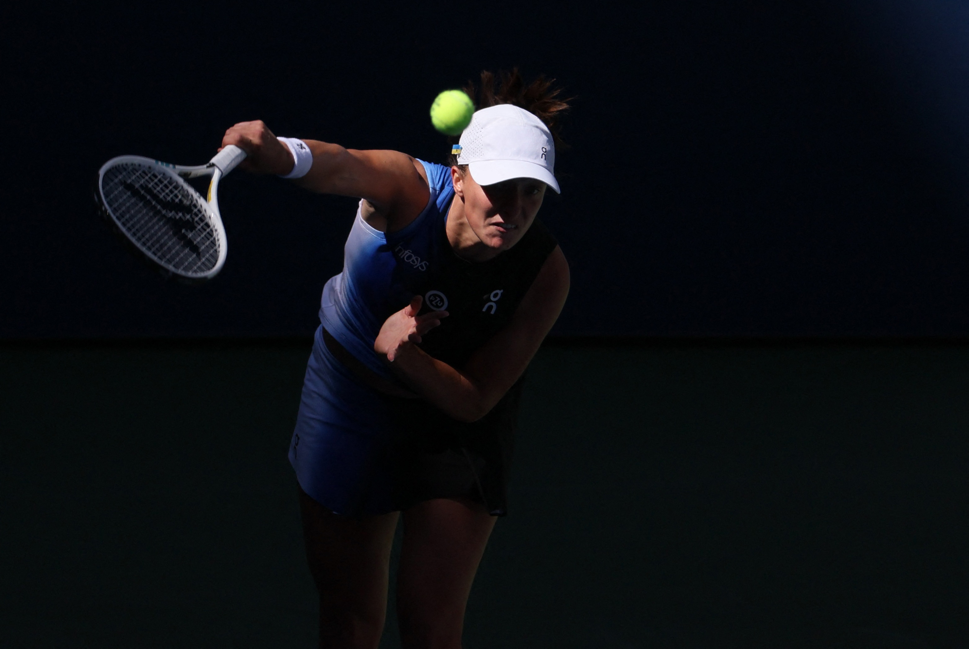 Swiatek routs 'sister' Juvan to reach U.S. Open last 16 | Reuters