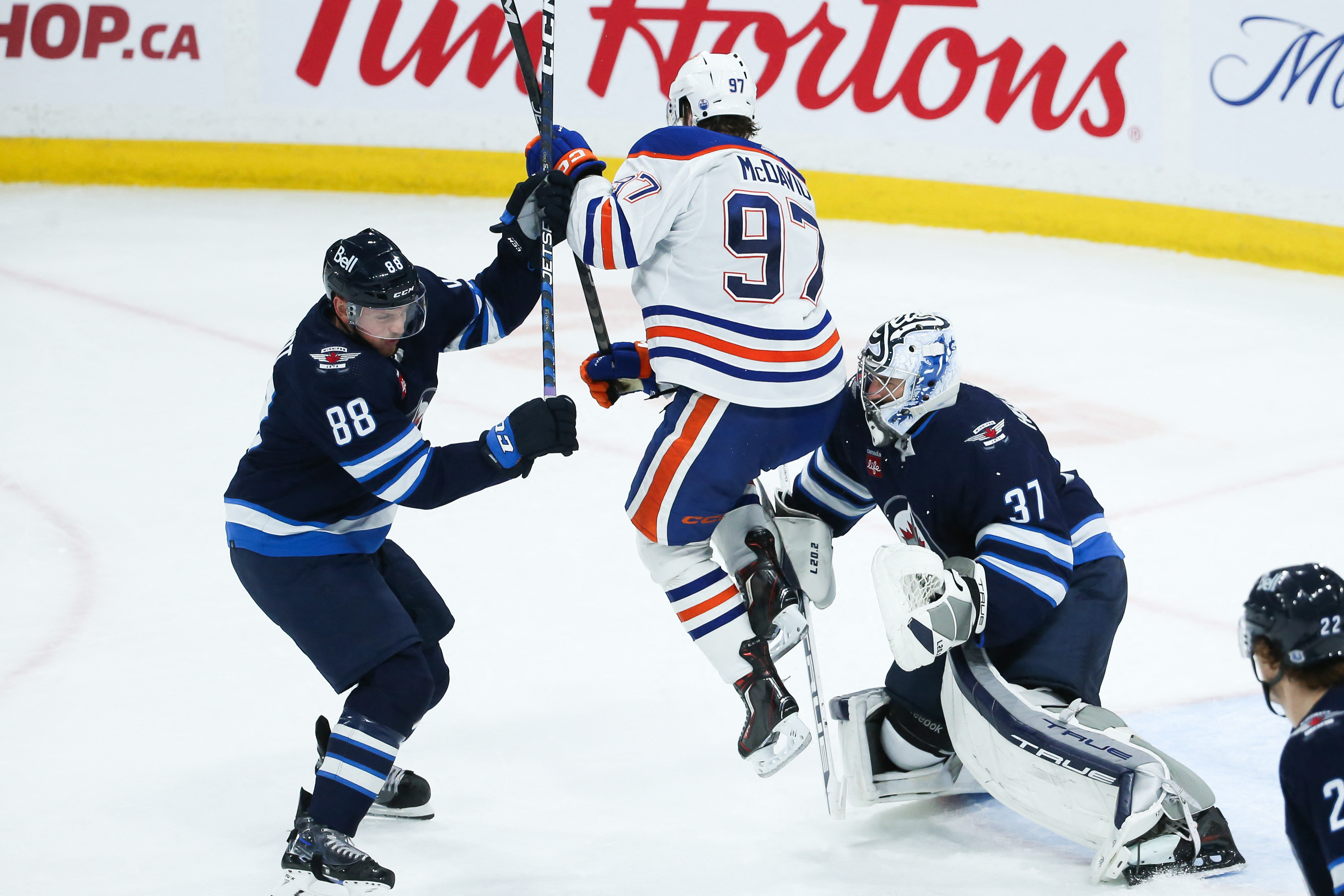 Leon Draisaitl, Oilers Ground Jets For 4th Straight Win | Reuters