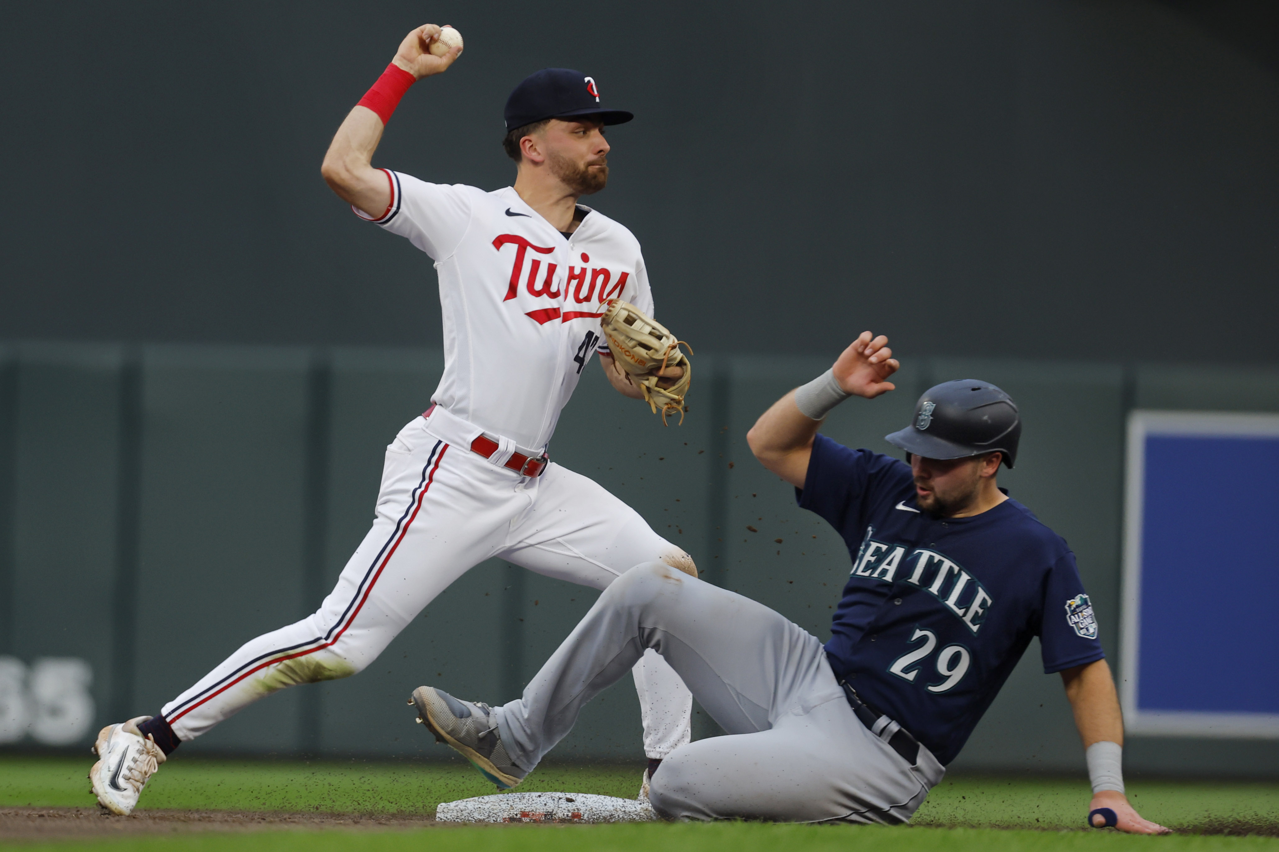 Julio Rodríguez helps Mariners rally late against Twins