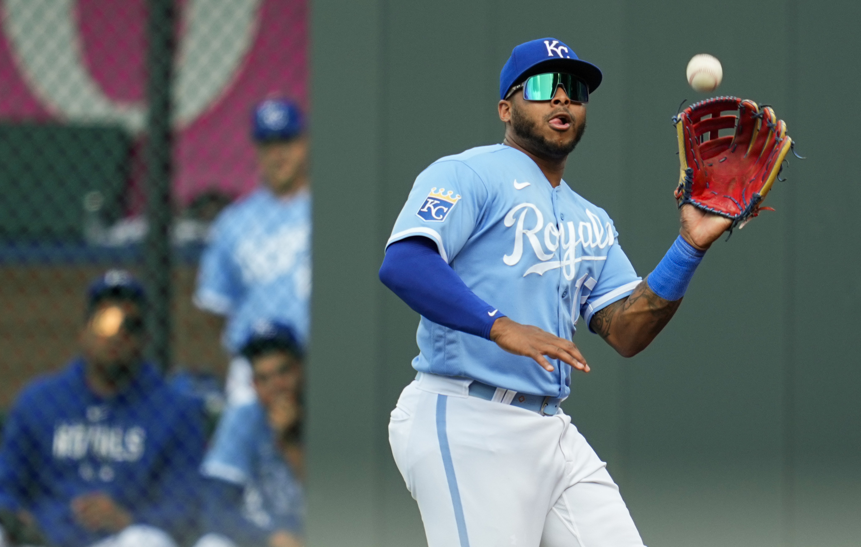 Royals complete three-game sweep of Guardians with 6-2 win, Pro Sports