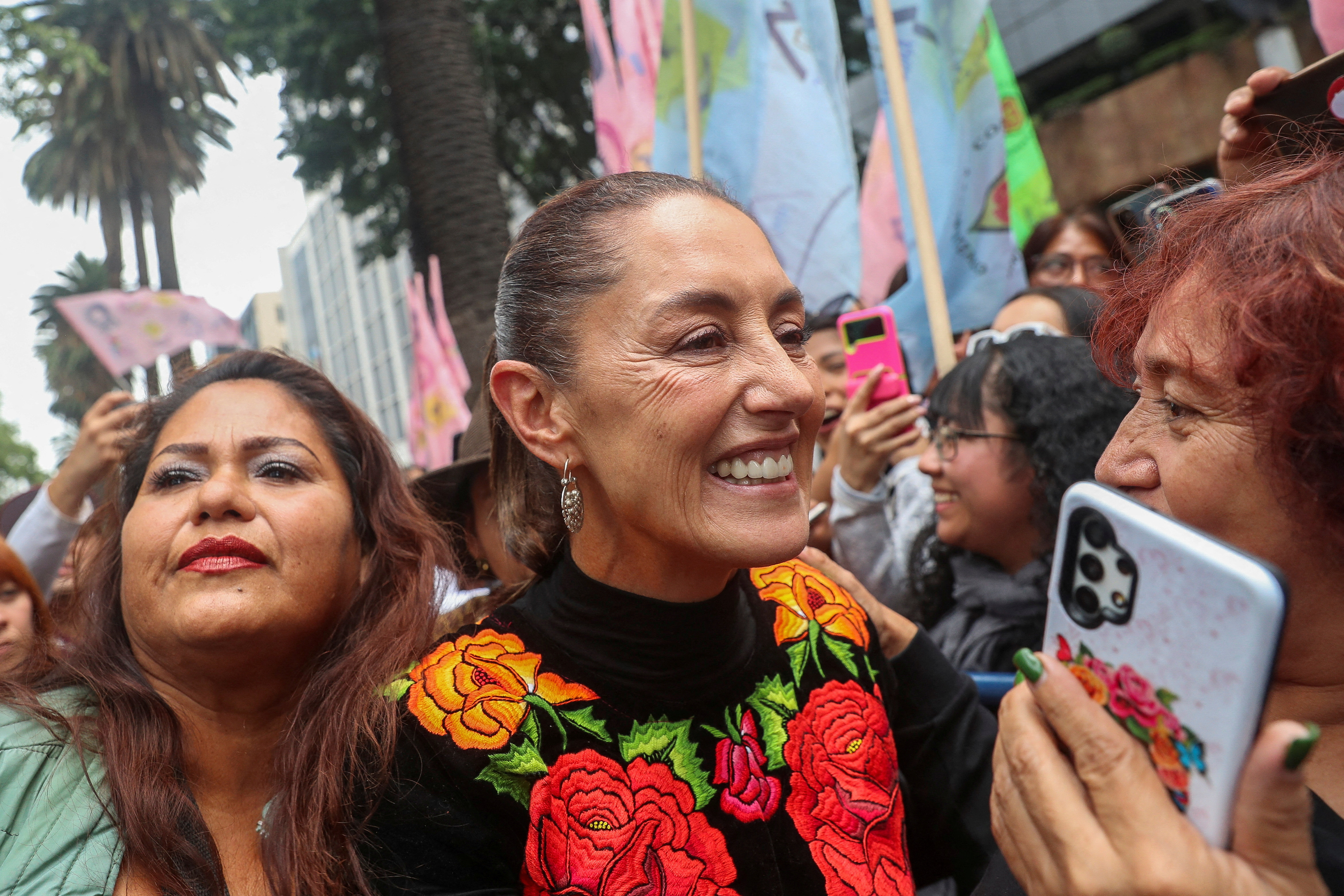 Sheinbaum de México lidera la carrera presidencial antes de la votación decisiva