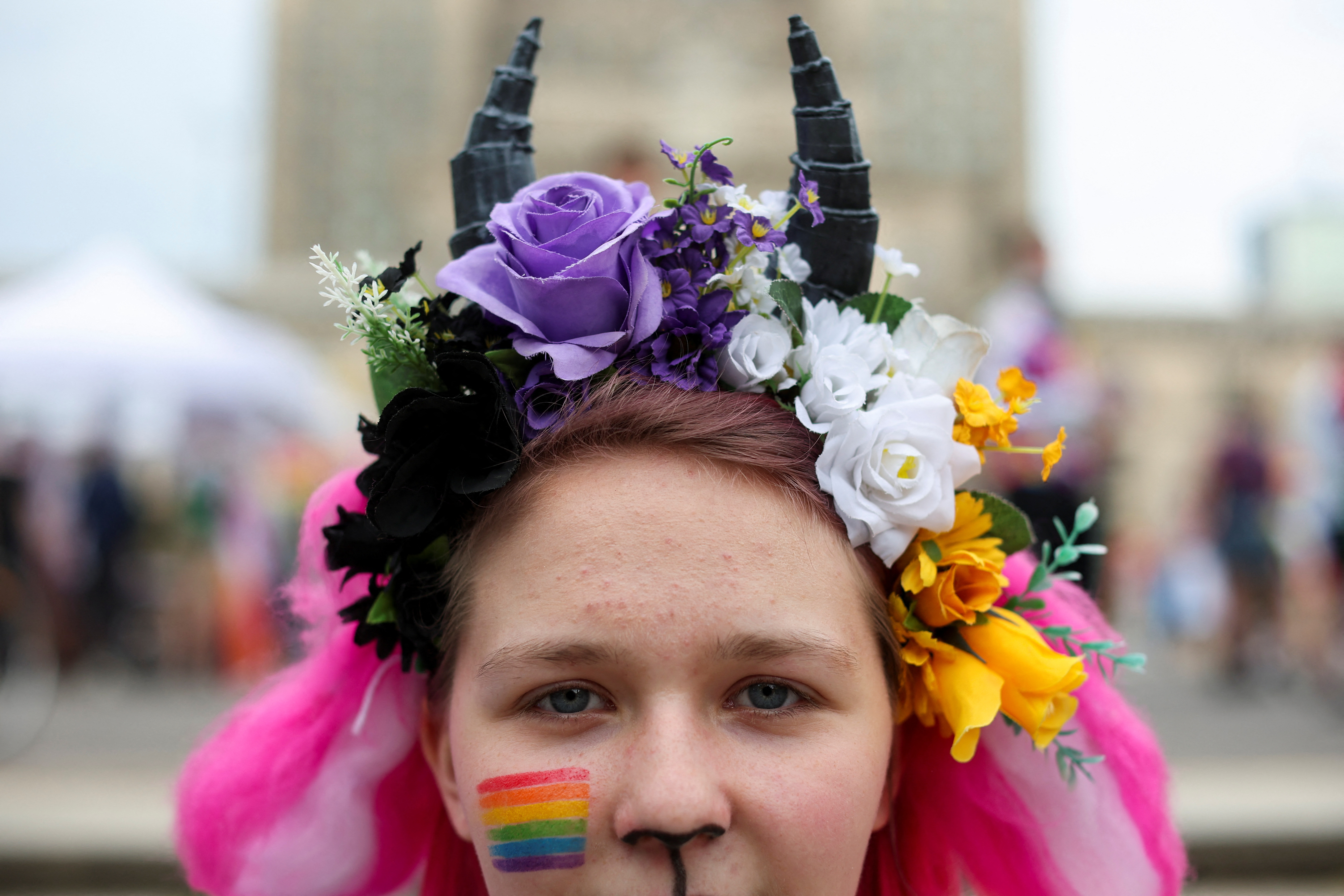 Poland: Pride march kicks off, as LGBT rights concerns loom – DW –  06/17/2023