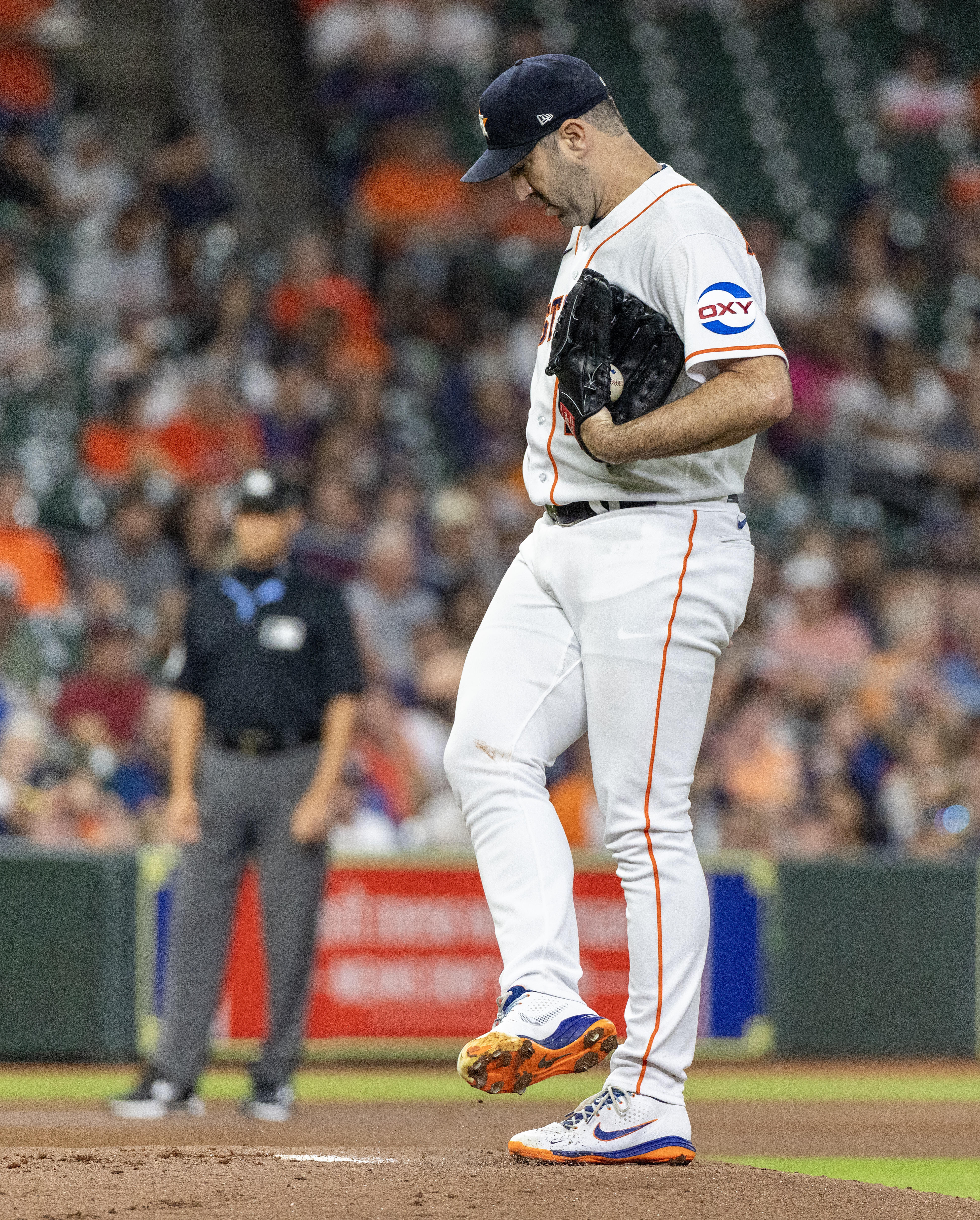 Verlander, Tucker lead Astros to second win in a row vs. Red Sox