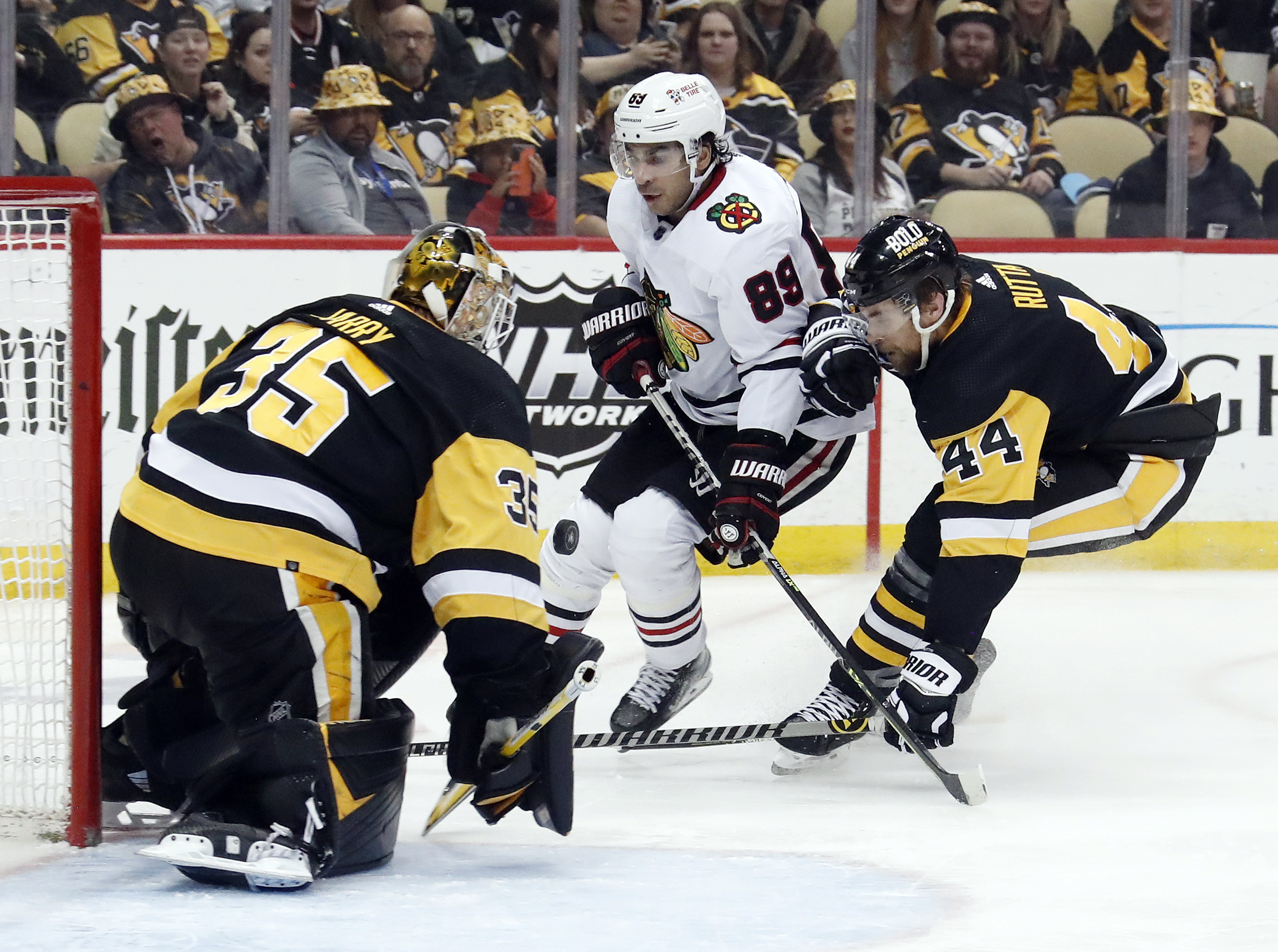 Blackhawks Damage Penguins' Playoff Hopes | Reuters