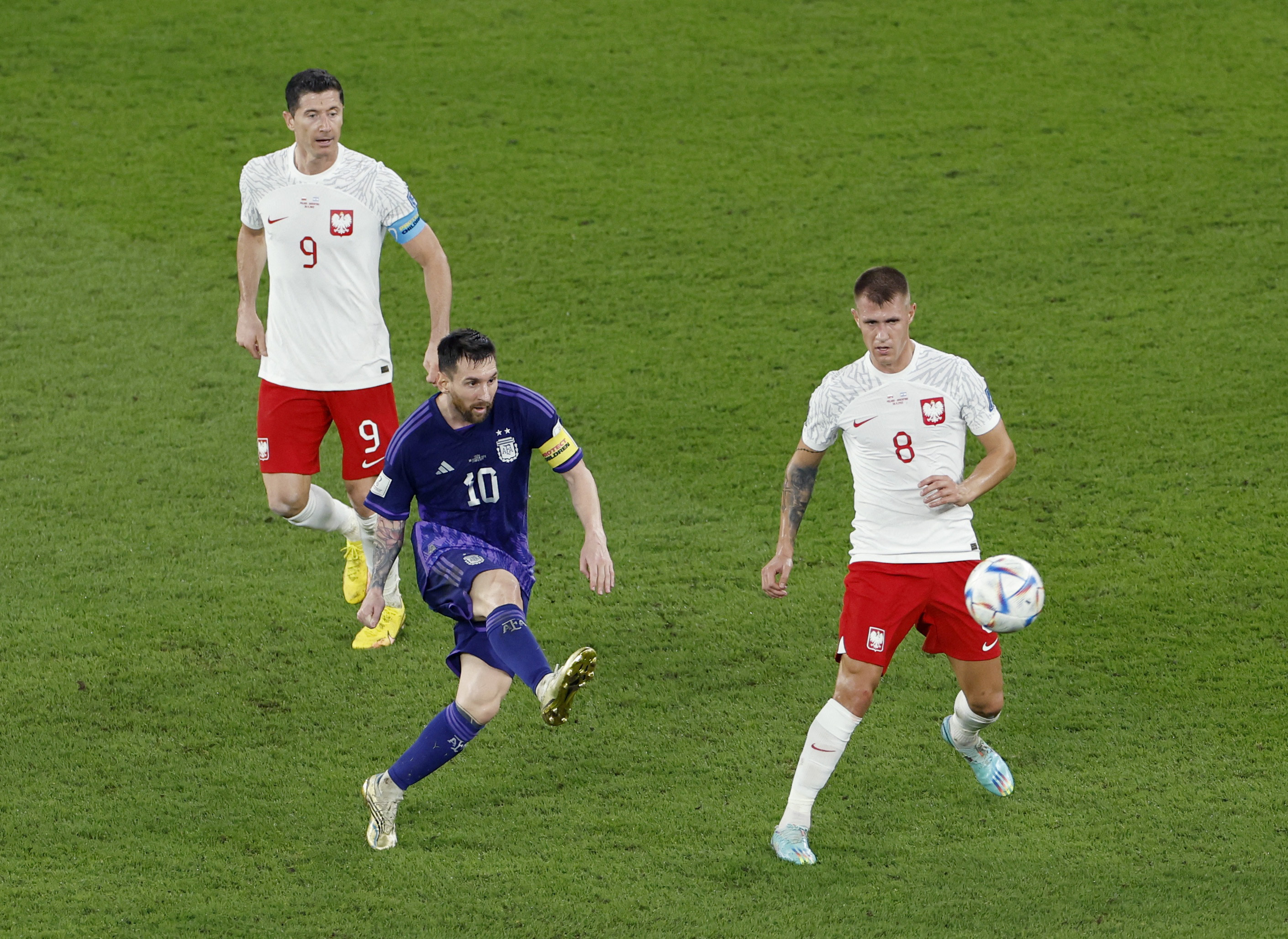 Argentina beat Poland 2-0 to set up last 16 clash with Australia | Reuters