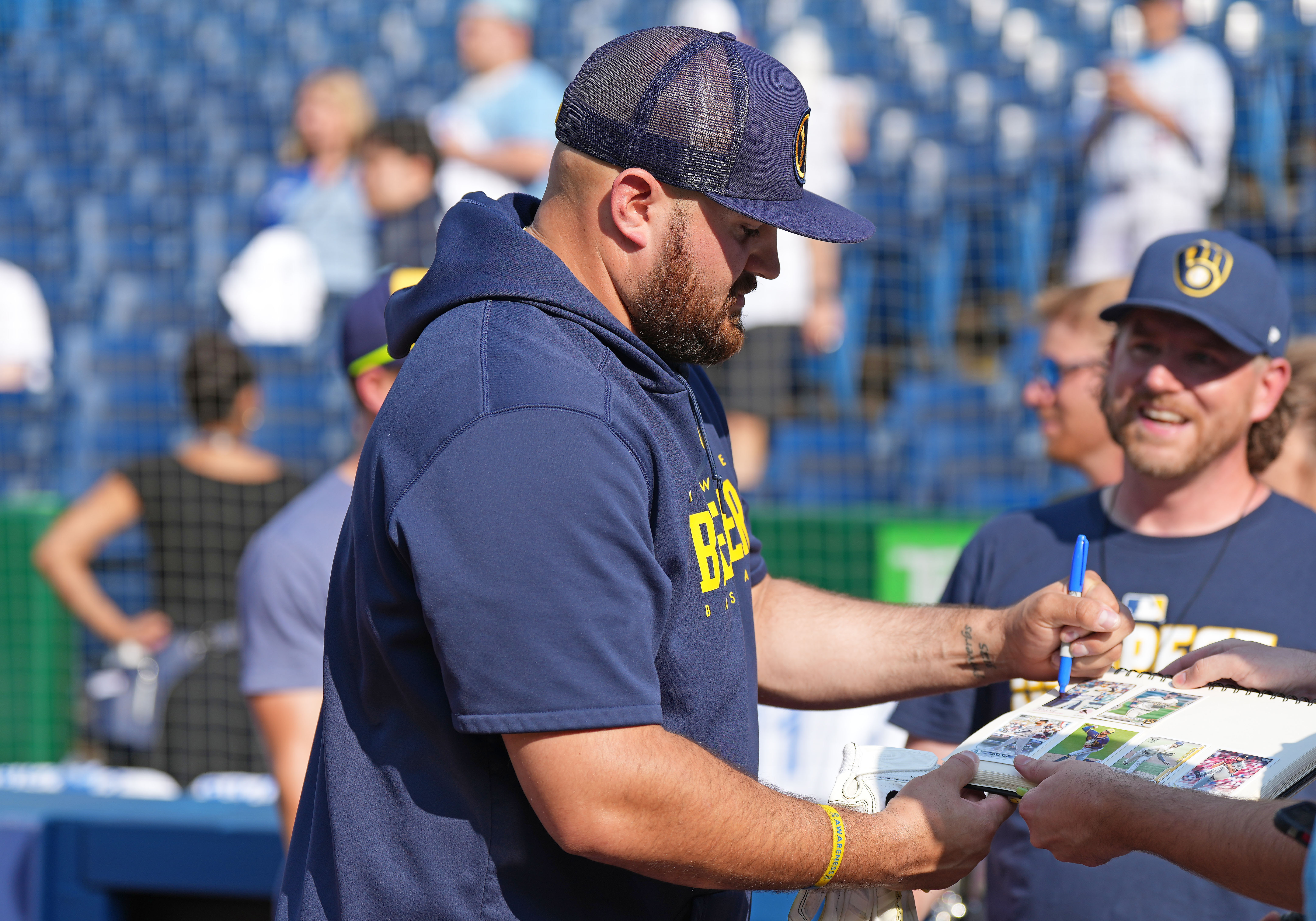 Brewers lean on Abraham Toro to edge Blue Jays