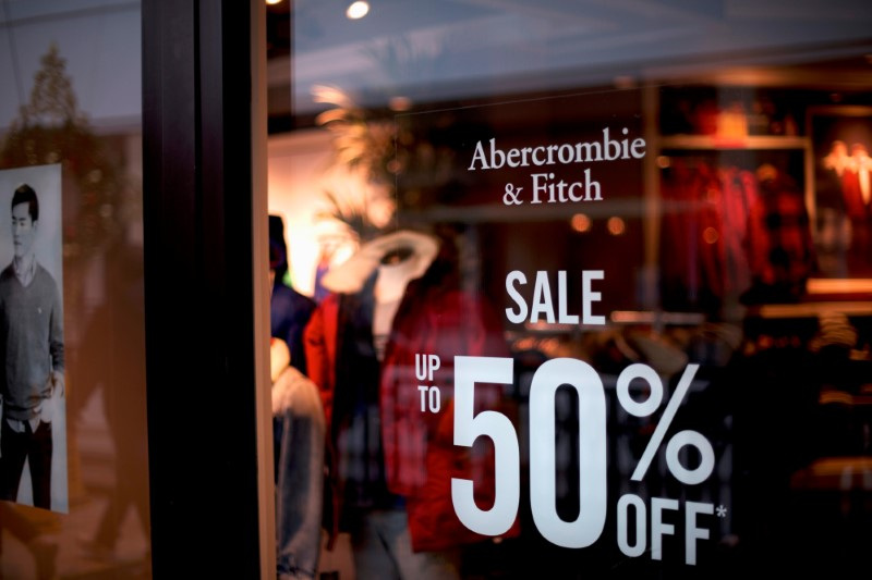 Strong US retail sales underscore economy's momentum heading into