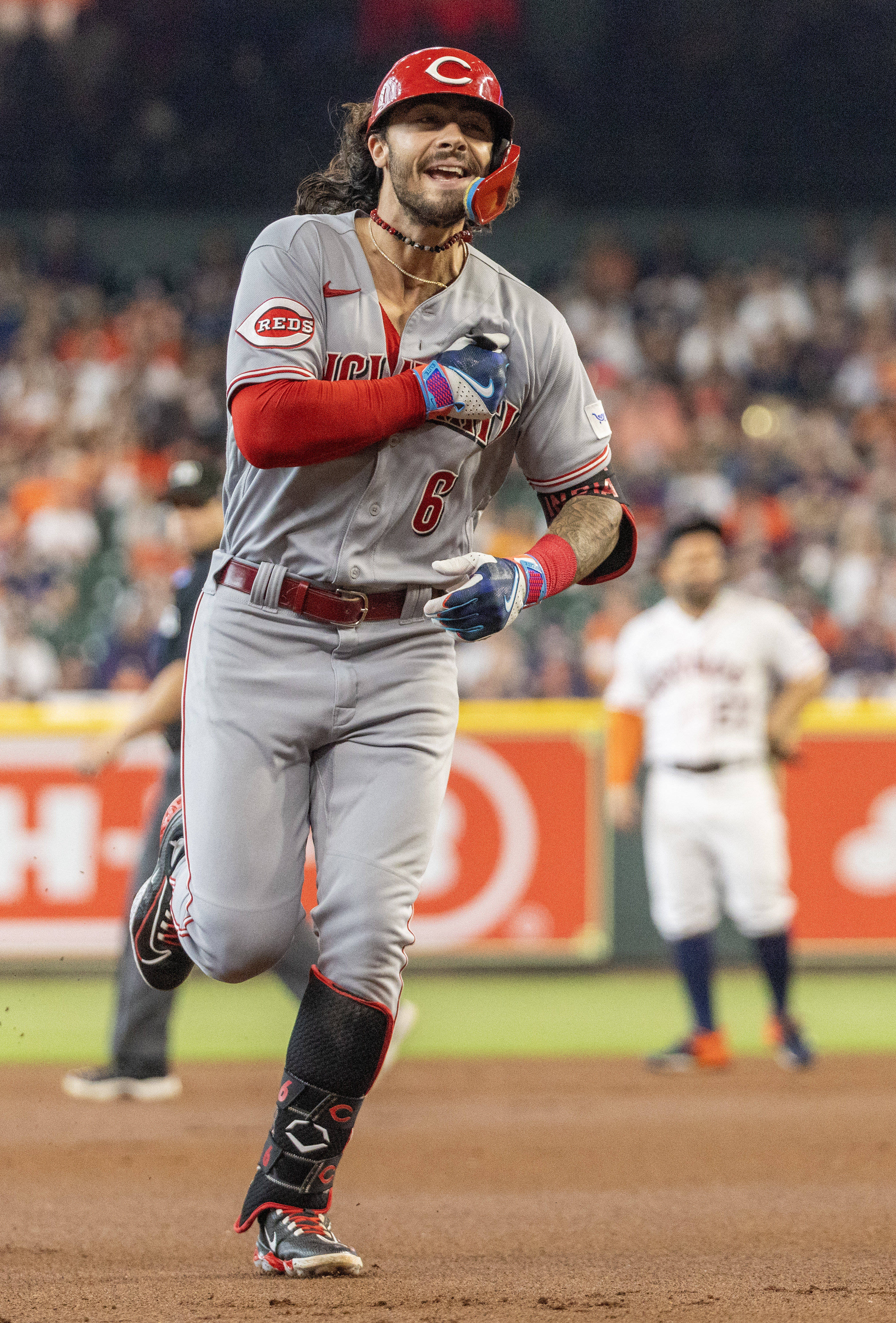 Reds drub Astros 10-3, post seventh straight win