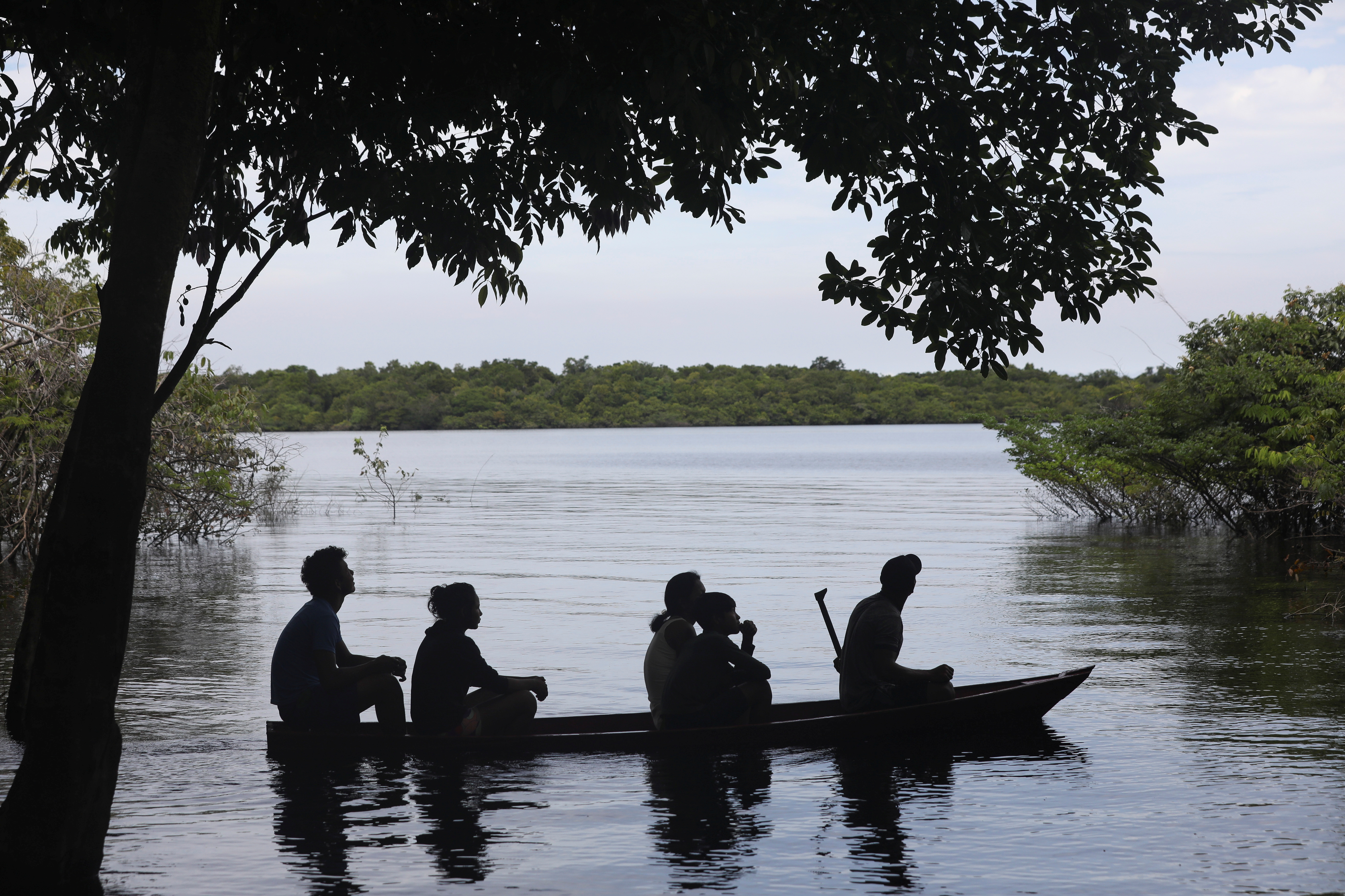 Indigenous sports programme seeks Brazil’s next canoeing sports star in Amazon