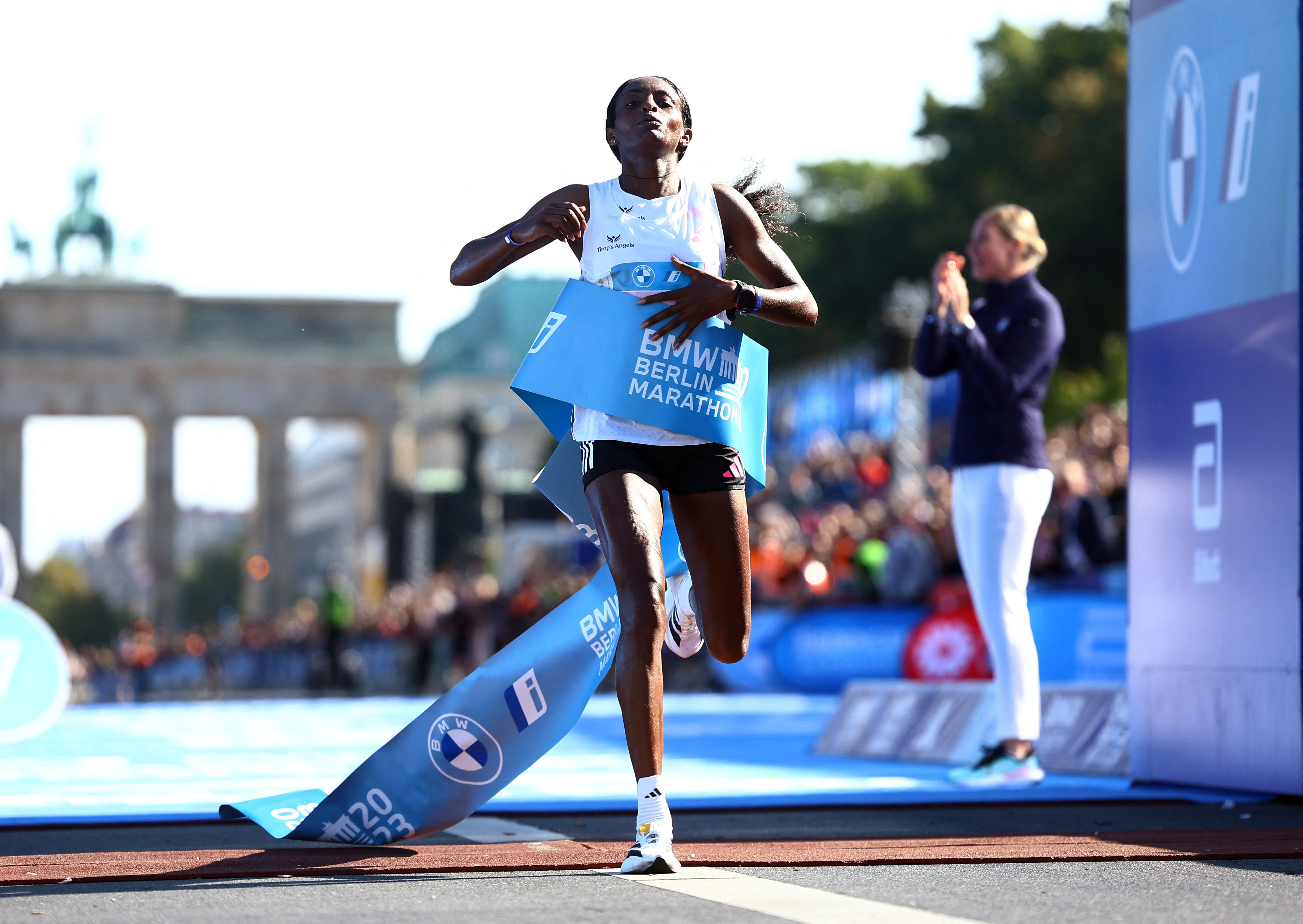 Women's marathon world record shattered by Ethiopian Tigst Assefa