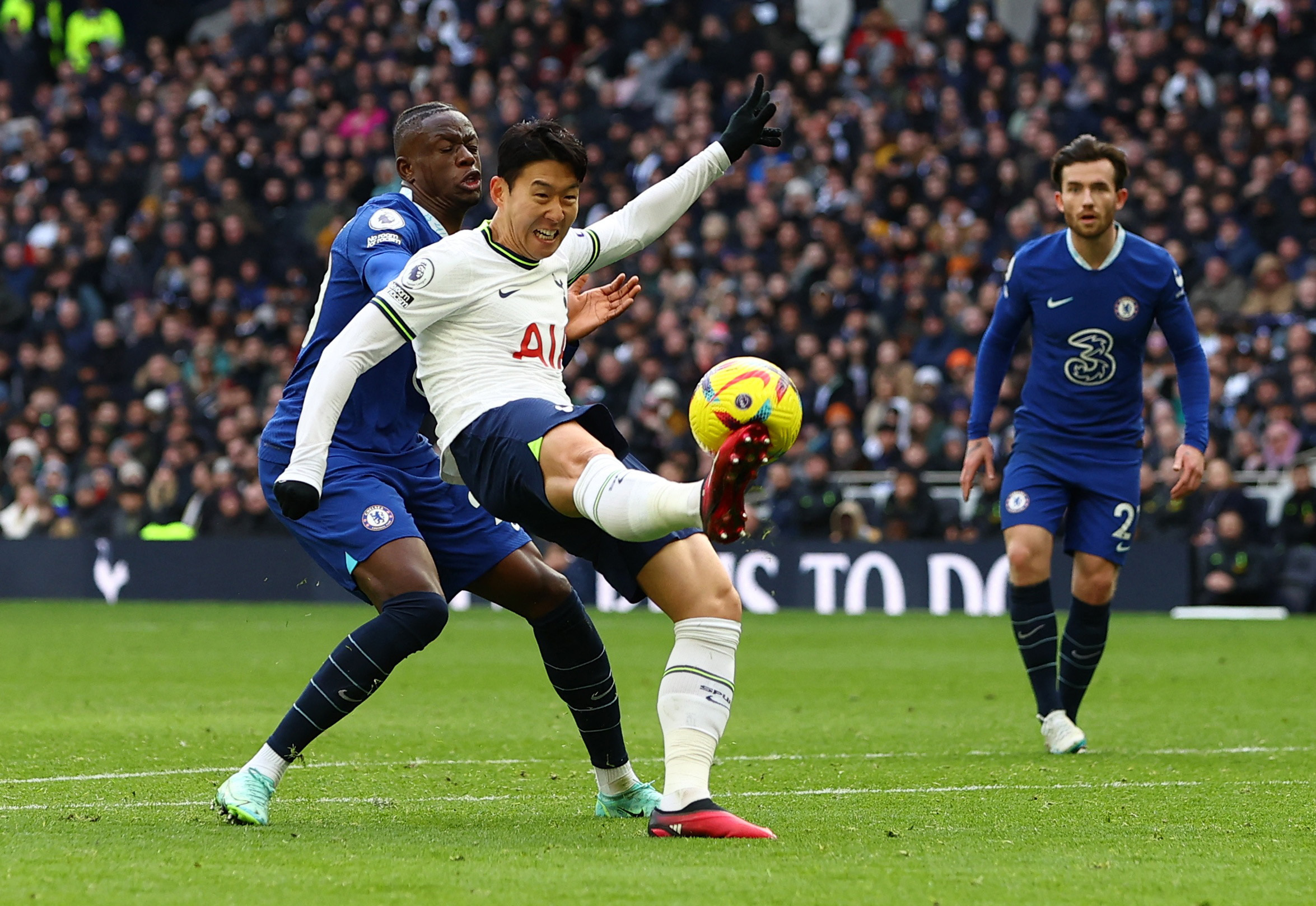 Tottenham's standing ovation after crushing Chelsea defeat summed up the  madness