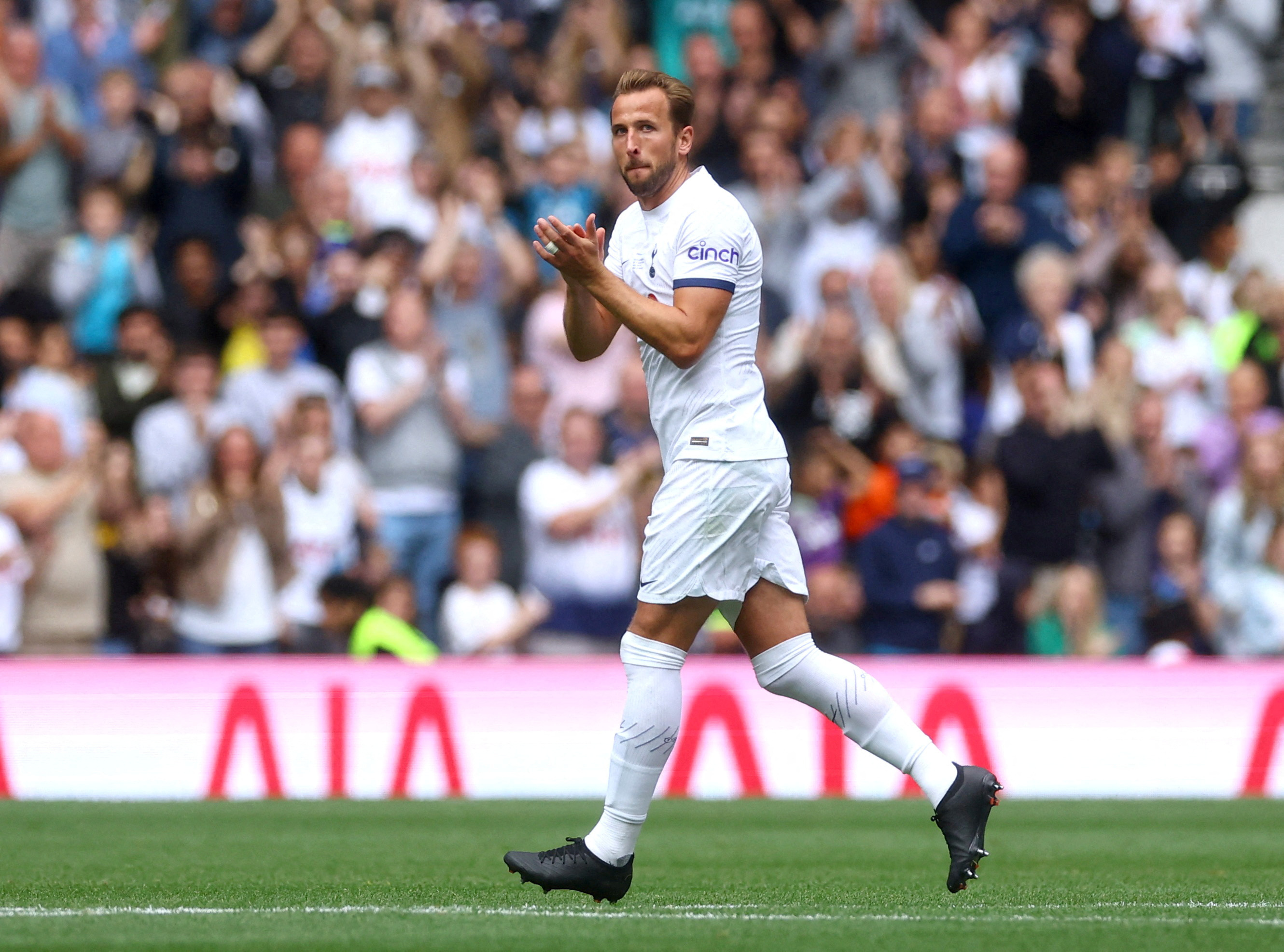 Tottenham Hotspur,  finalizing deal for exclusive online merchandise  store Tottenham Hotspur,  finalizing deal for exclusive online  merchandise store