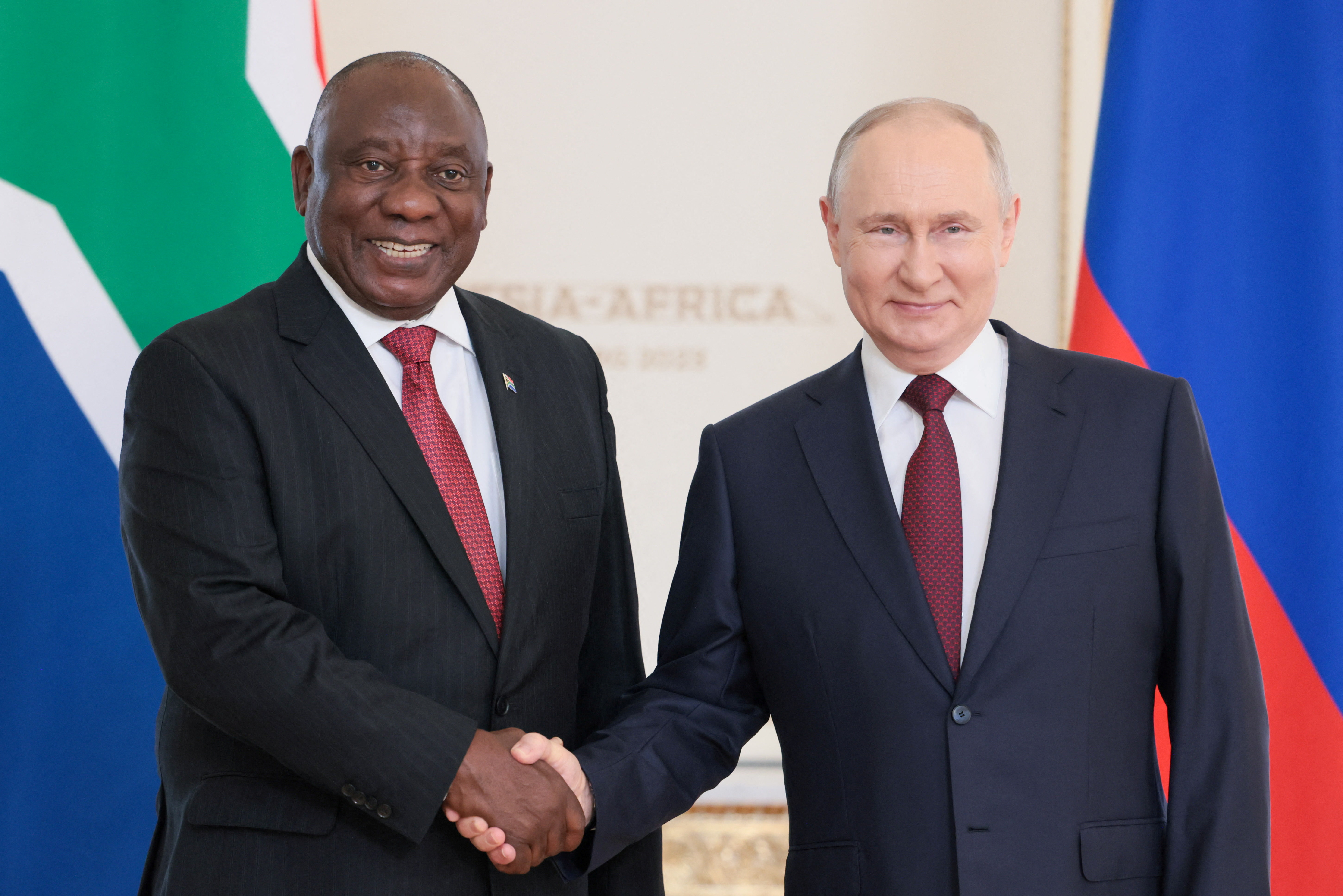 Russian President Putin meets South African President Ramaphosa in St Petersburg