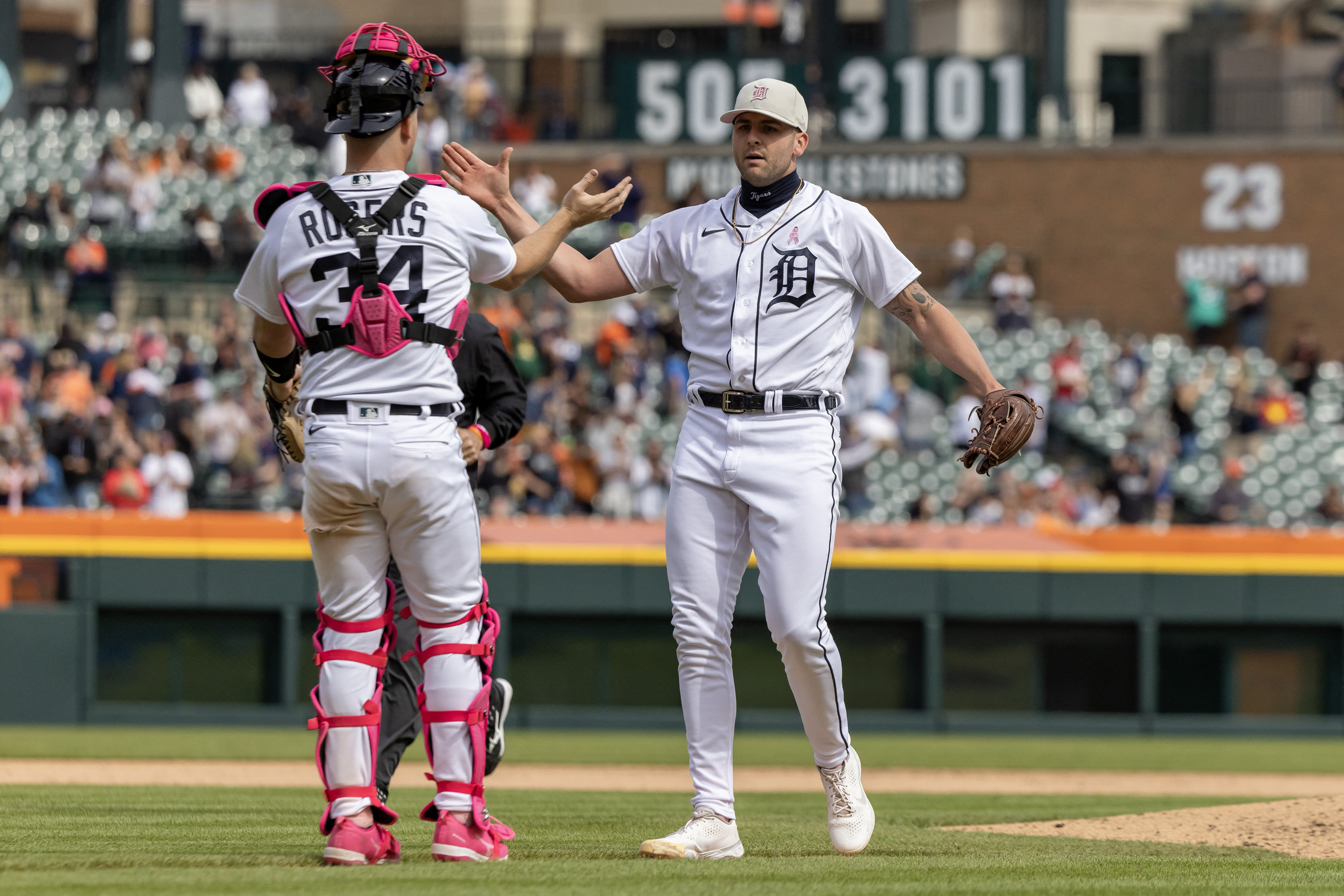 Javier Baez, Tigers come back to beat Mariners