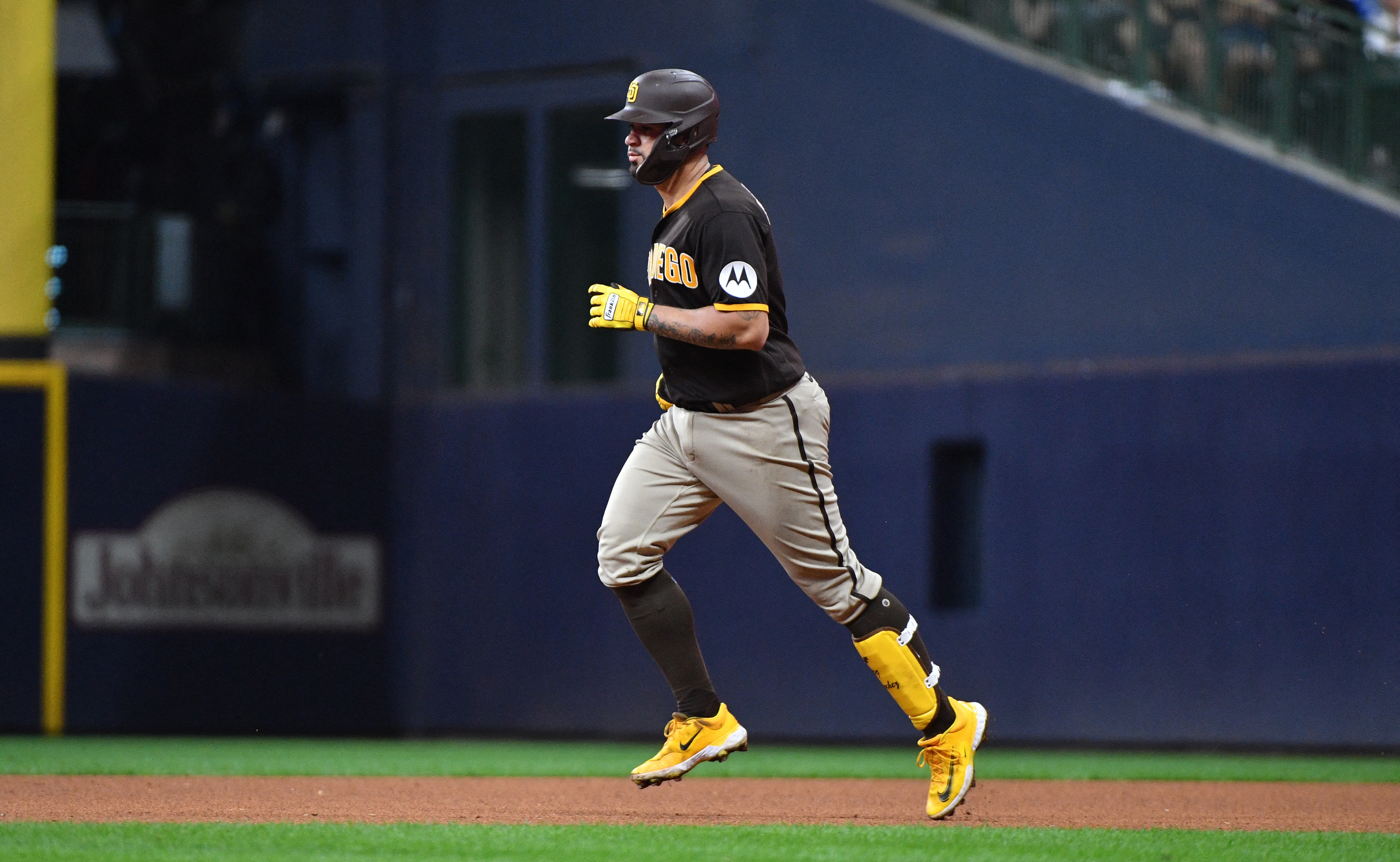 Tellez homers for 1st time in three months as Brewers beat Padres 7-3 for  6th straight win - ABC News