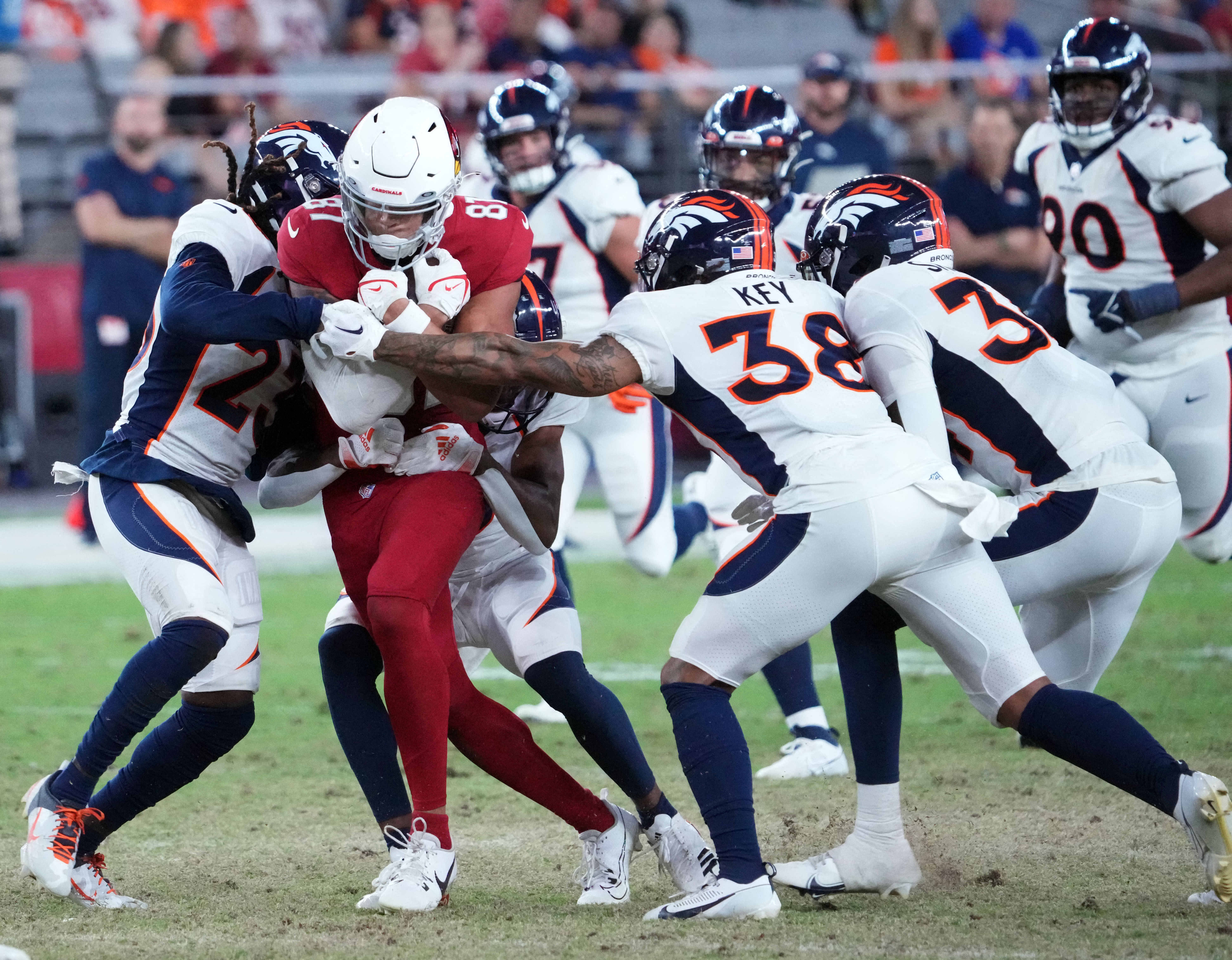 Late TD, 2-point conversion fuels Cardinals over Broncos