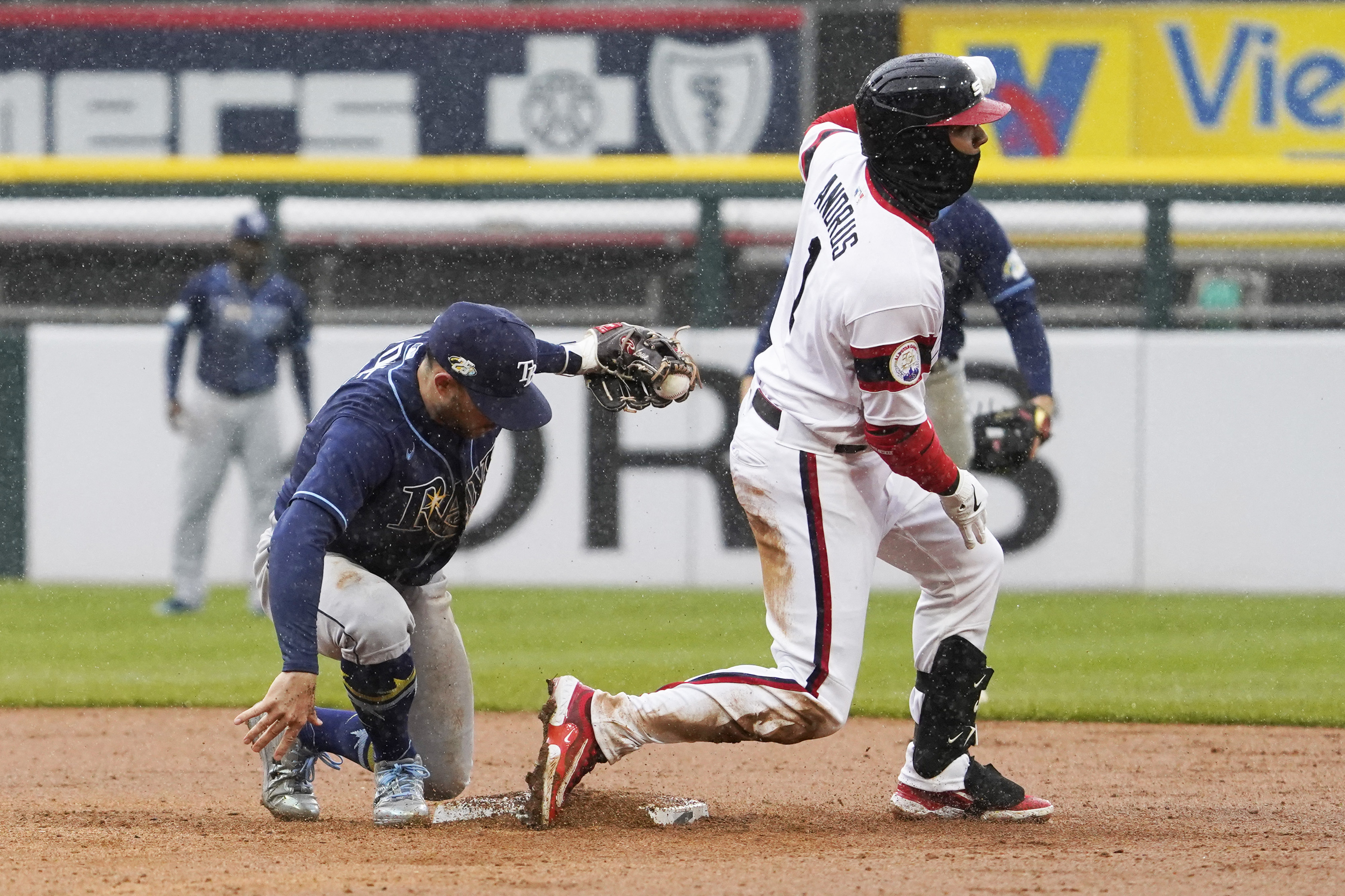 MLB roundup: Vaughn, White Sox stop slide with wild 12-9 win