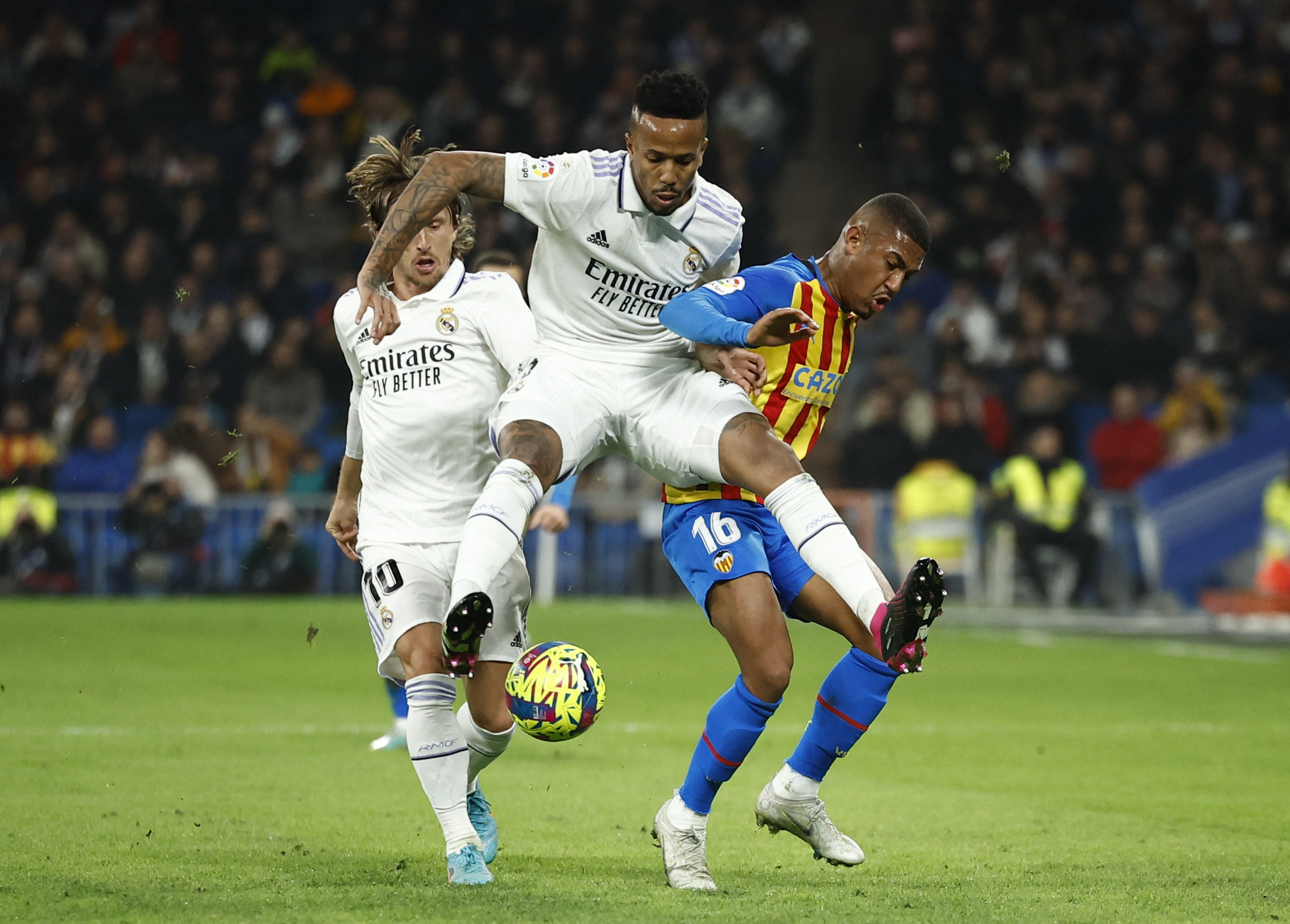 Real Madrid 2-0 Valencia: Marco Asensio and Vinicius Junior score