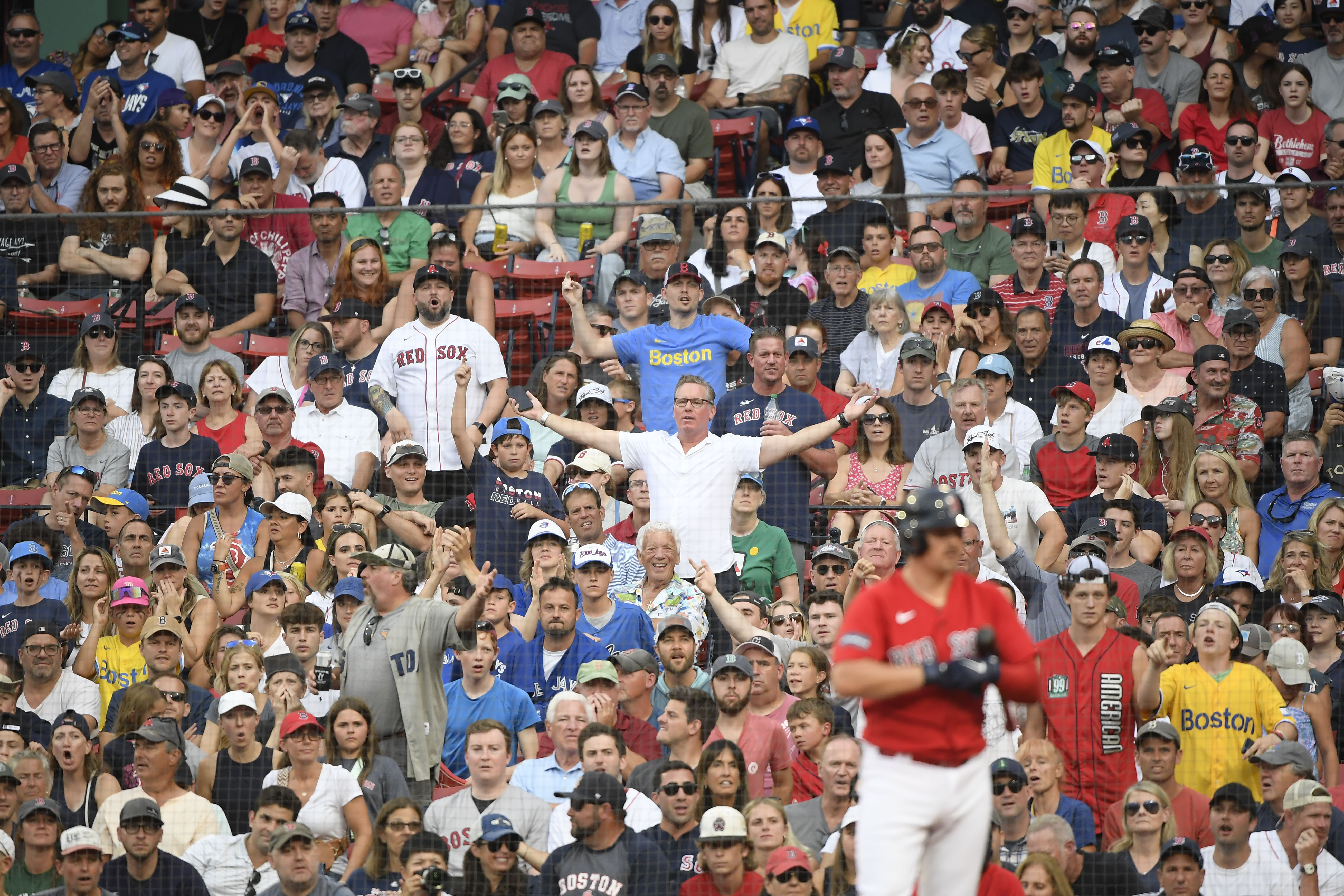 Brandon Belt helps Blue Jays nip Red Sox