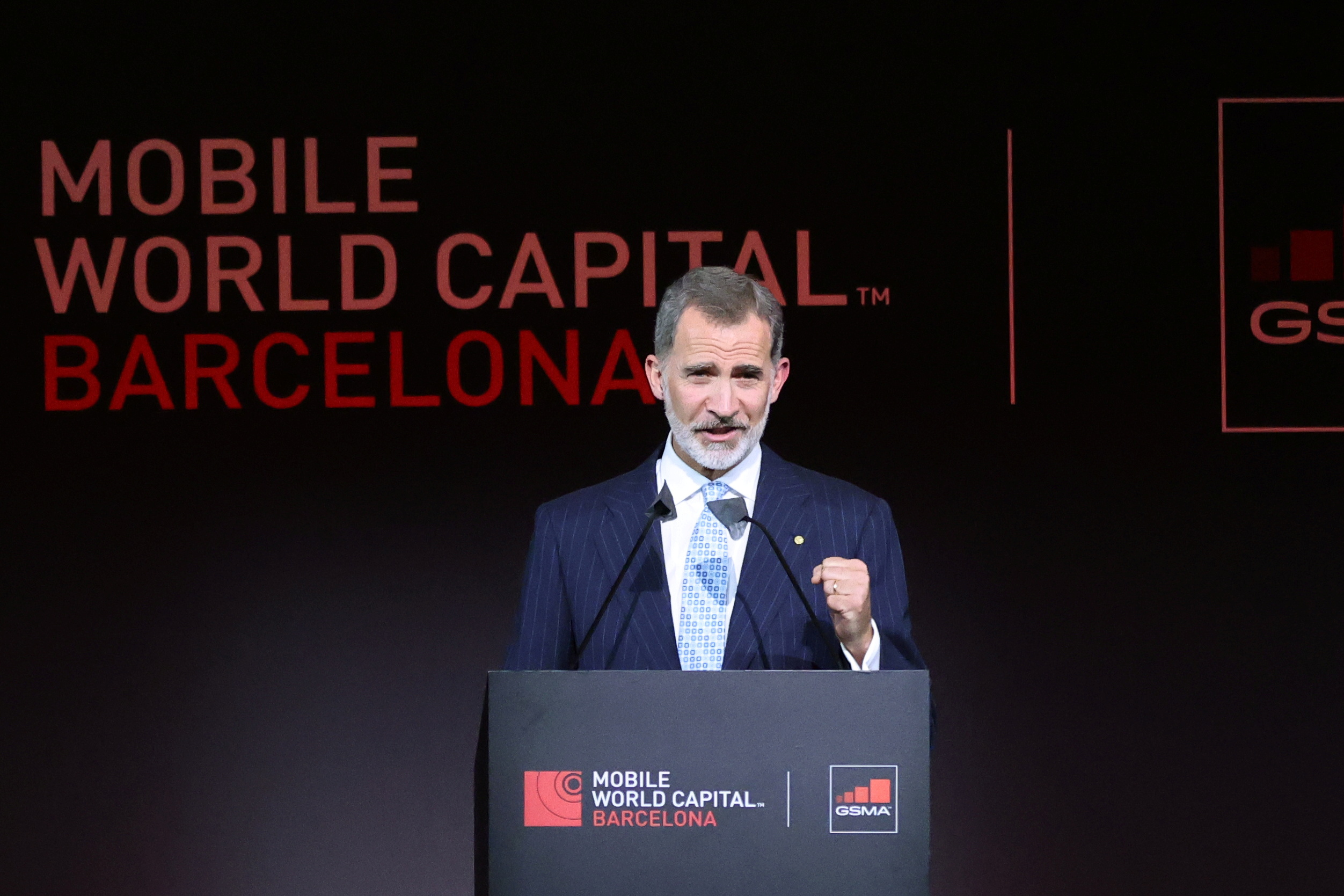 Spain's King Felipe VI speaks at the Mobile World Congress inaugural dinner, in Barcelona, Spain June 27, 2021. REUTERS/Nacho Doce