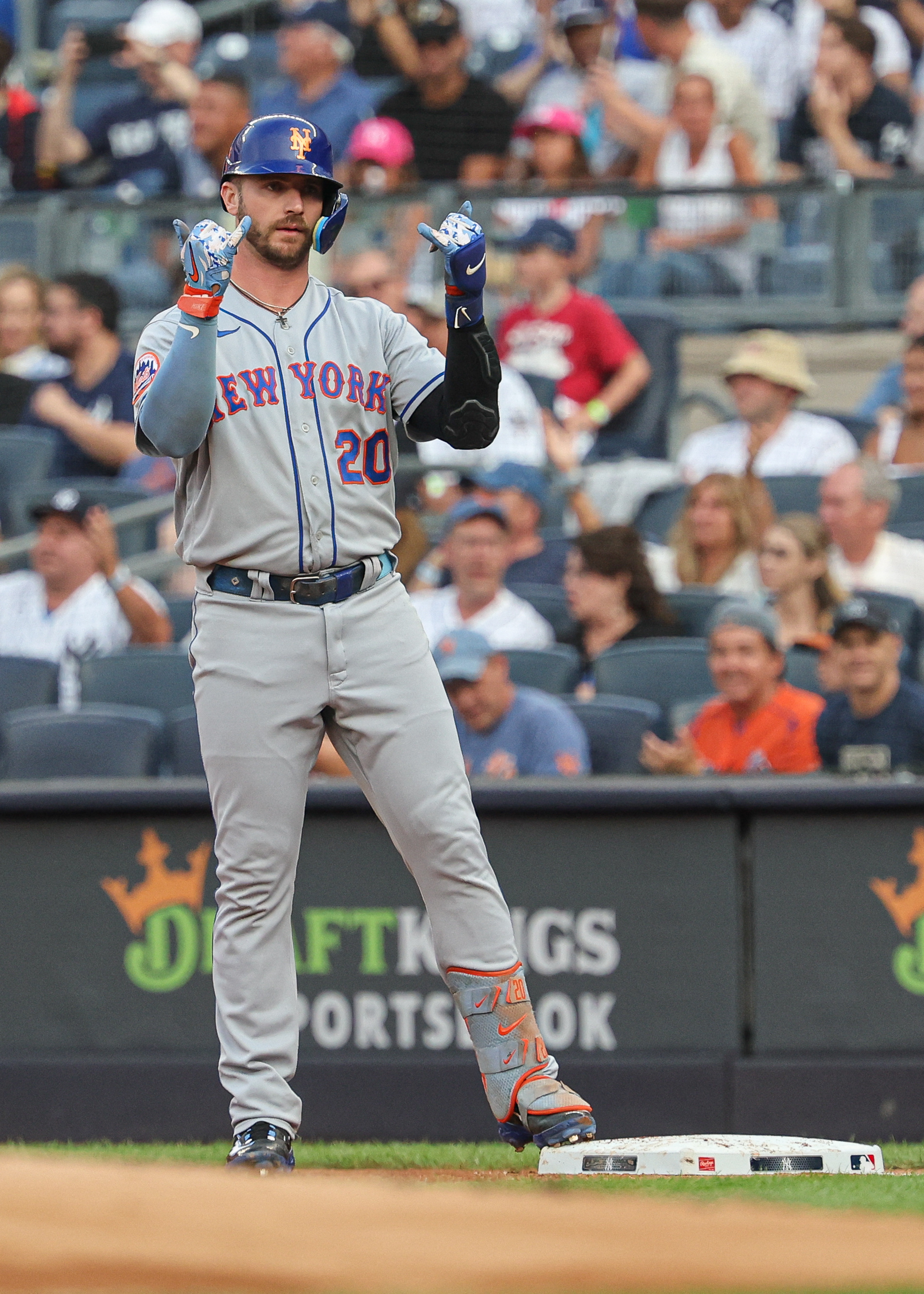 Pete Alonso, Mets slam Yankees