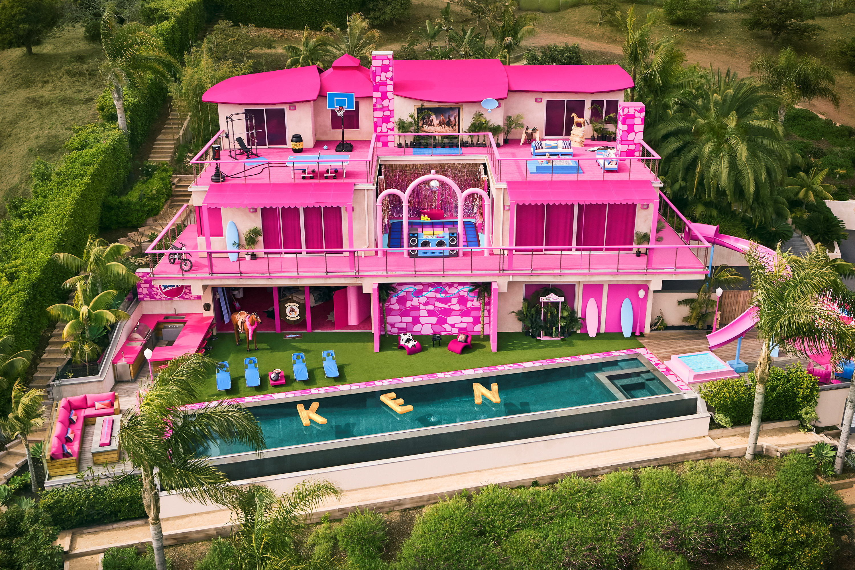 A real-life Malibu Barbie dreamhouse is available on Airbnb - ABC7 Los  Angeles
