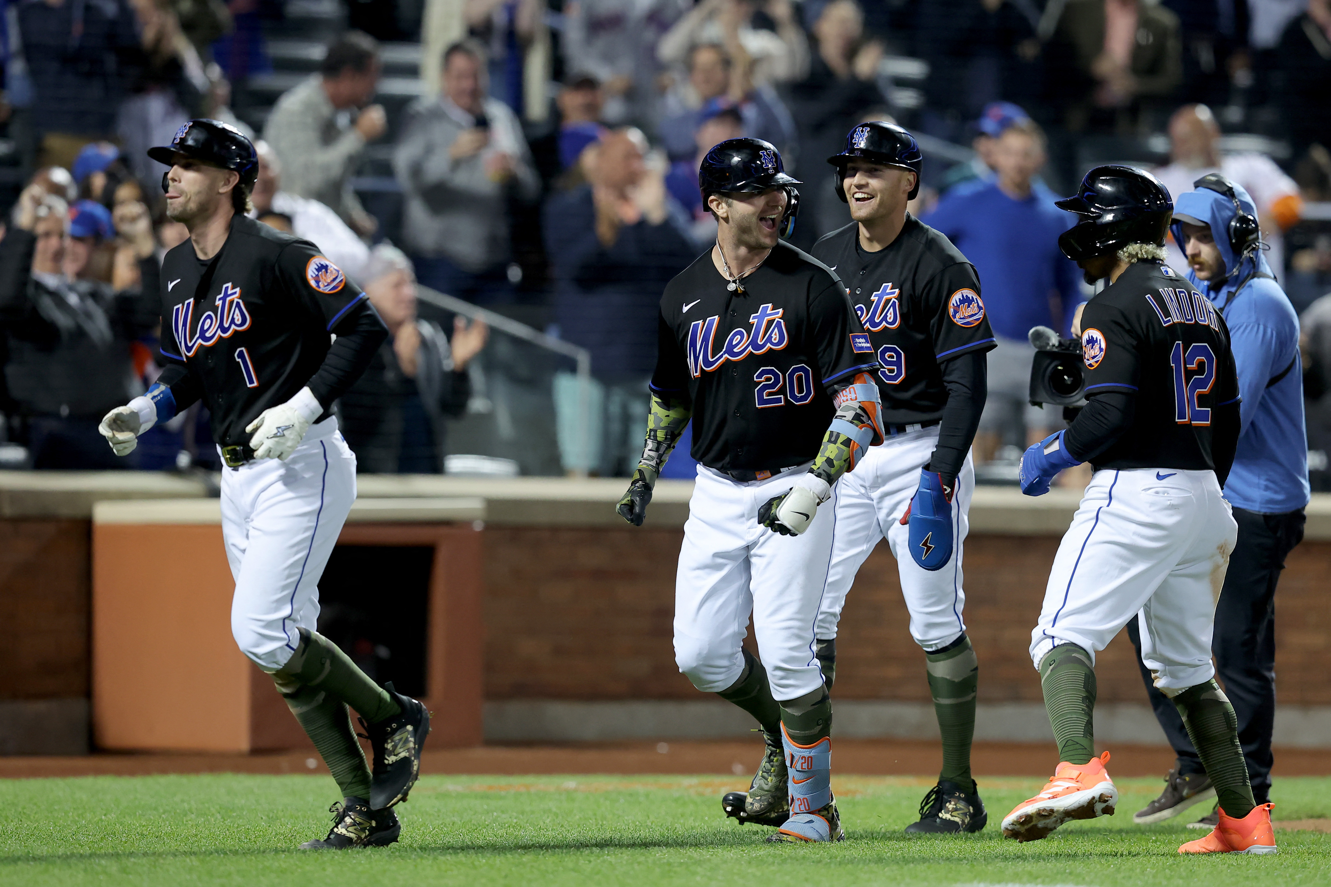 Mets outlast Yanks in 9th